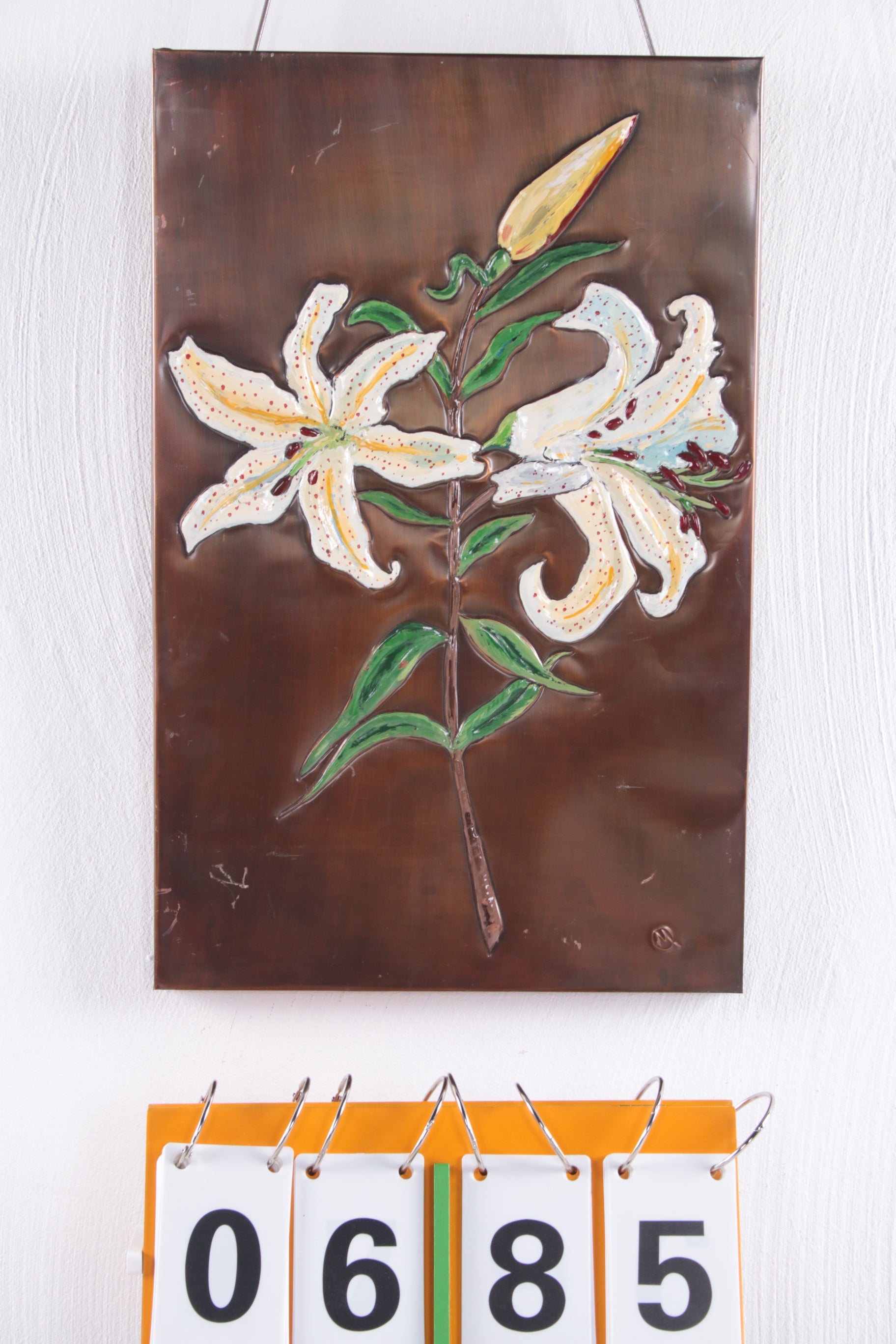 Koperen Wanddecoratie met Emaille Lelies jaren60 voorkant