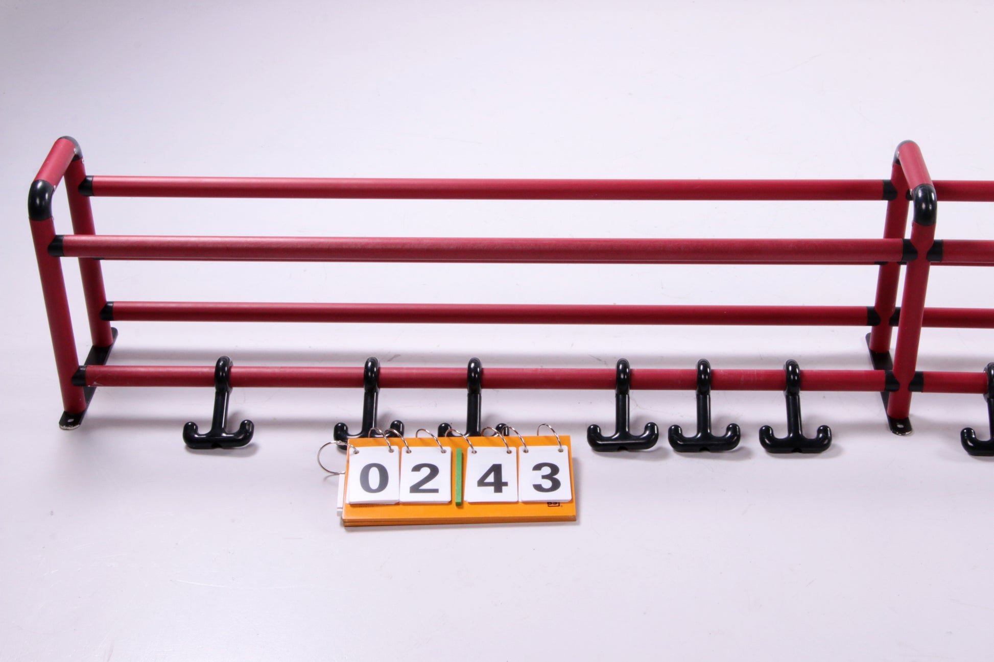 Mega Lange Wandkapstok Spage Age De lengte is 3,50 meter,1970s