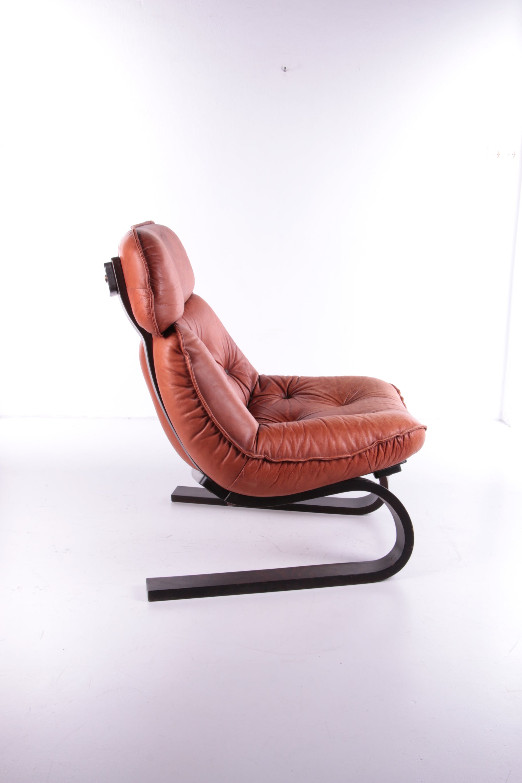 Vintage Braziliaanse Fauteuil met Gognackleur leren zitkussen,70s.