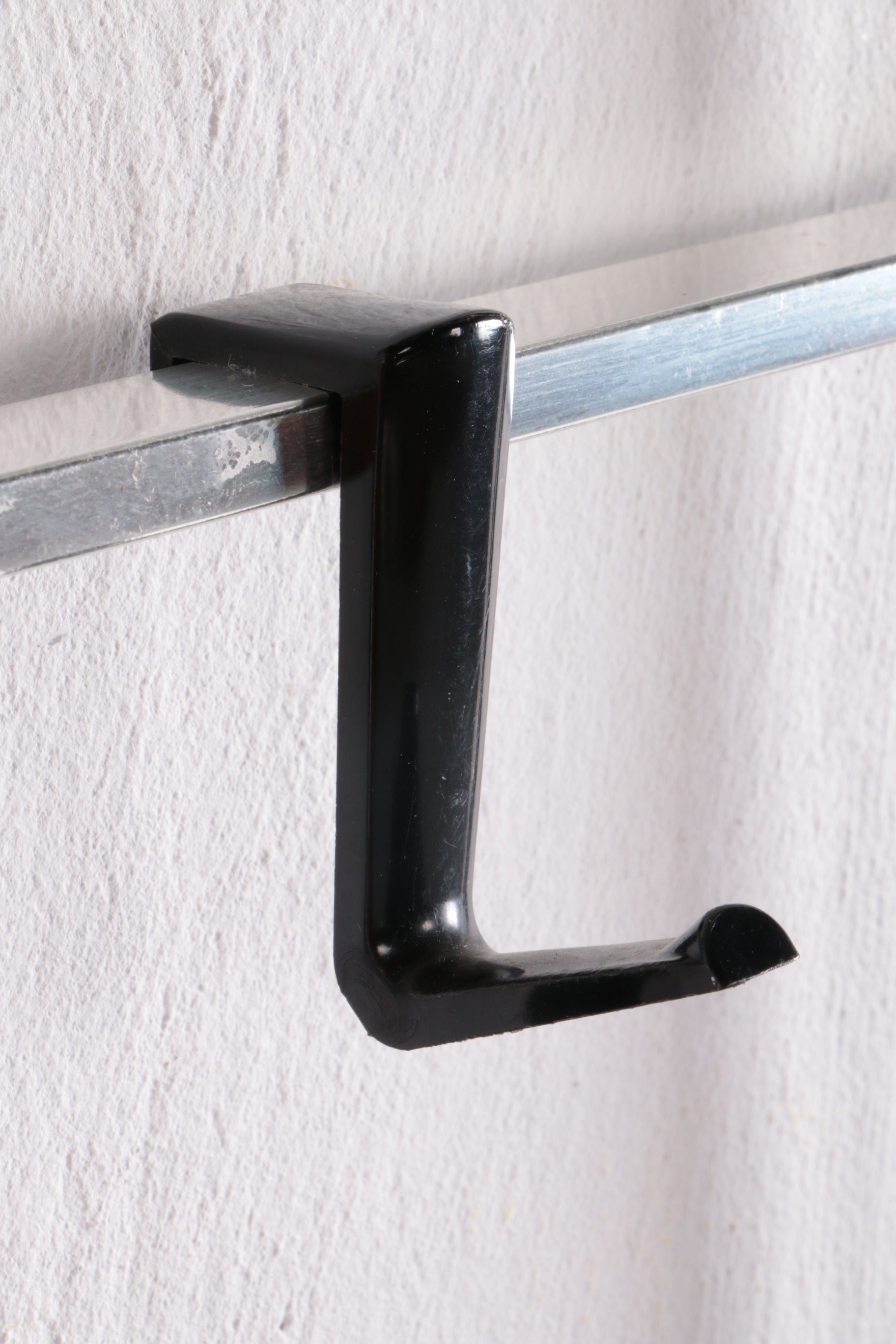 Vintage chrome kleur aluminium wandkapstok 1950s