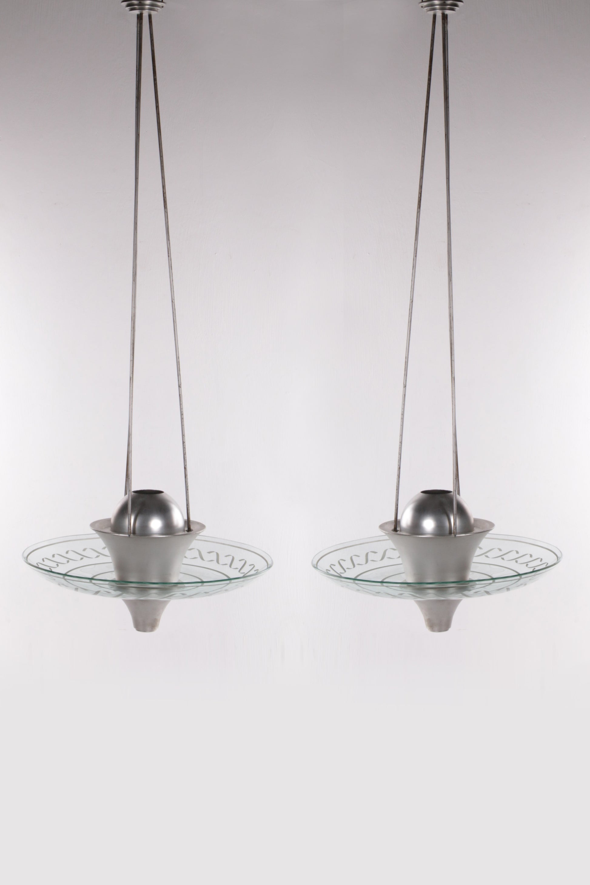 2 Art Deco Grote Hanglampen met geslepen glas Engeland 1930