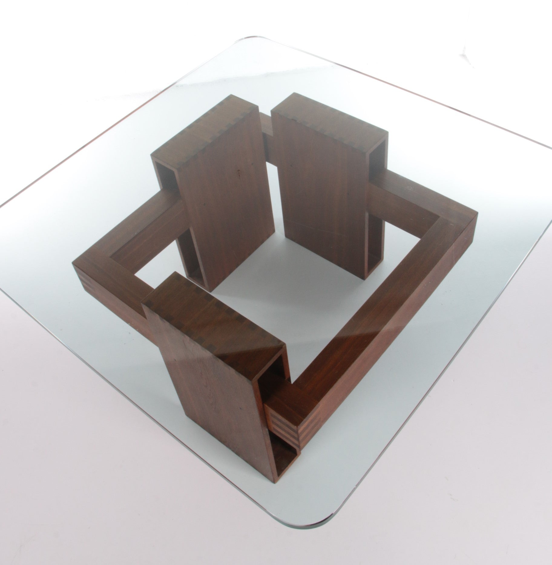 Franse Brutalistische Design salontafel van teakhout met glasplaat,1970