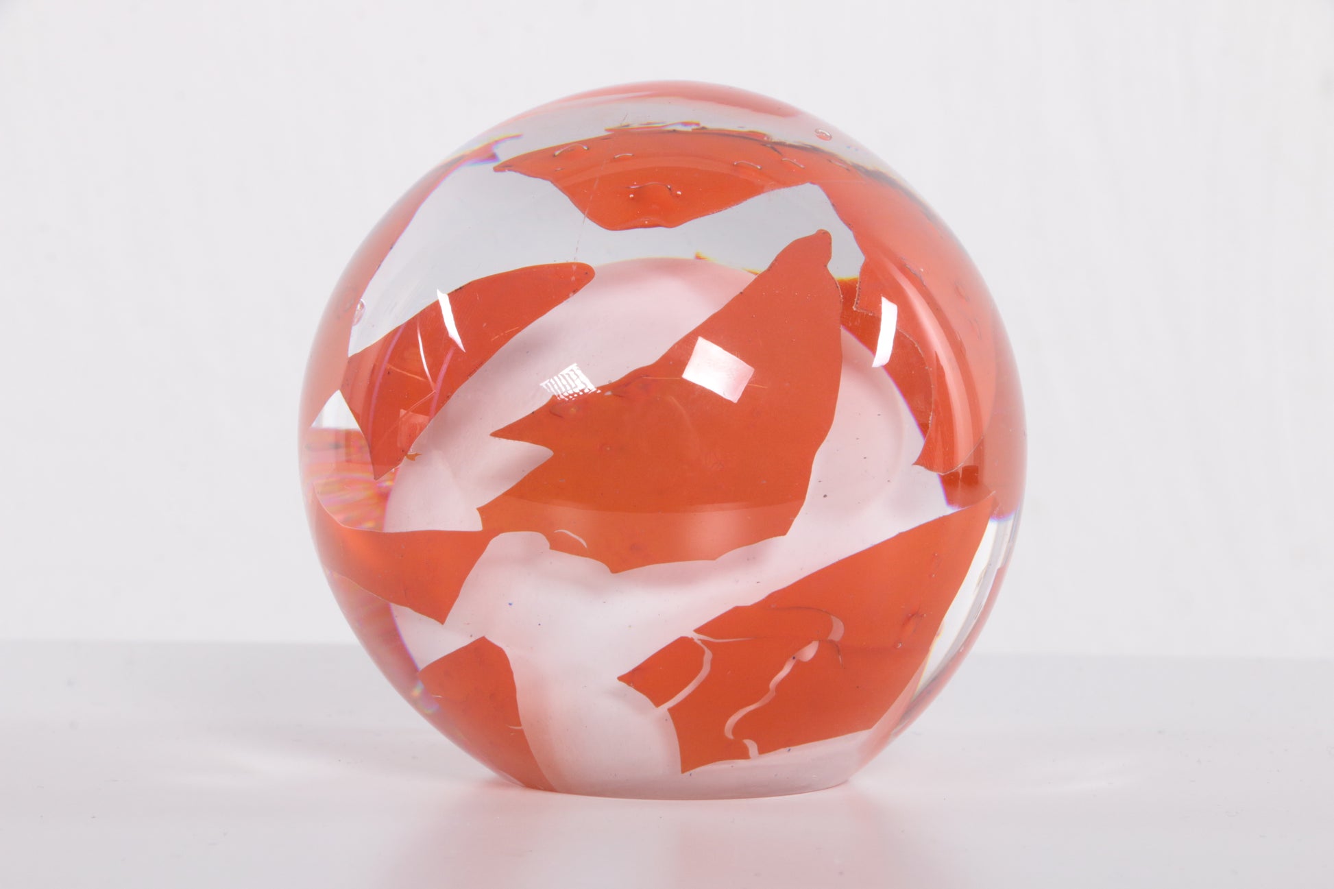 Paperweight  oranje wit van Granna glasbruk Sweden,1960