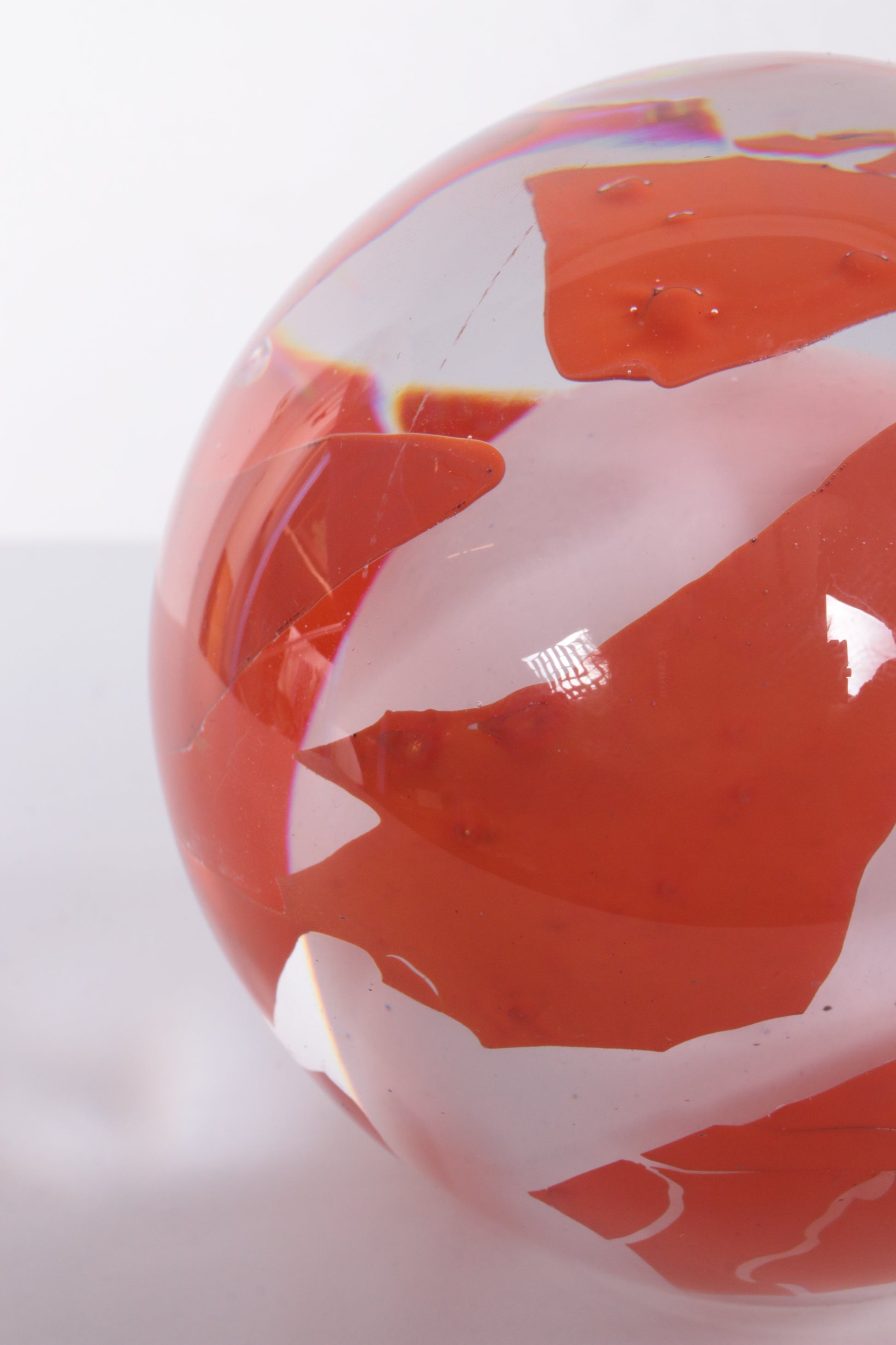 Paperweight  oranje wit van Granna glasbruk Sweden,1960