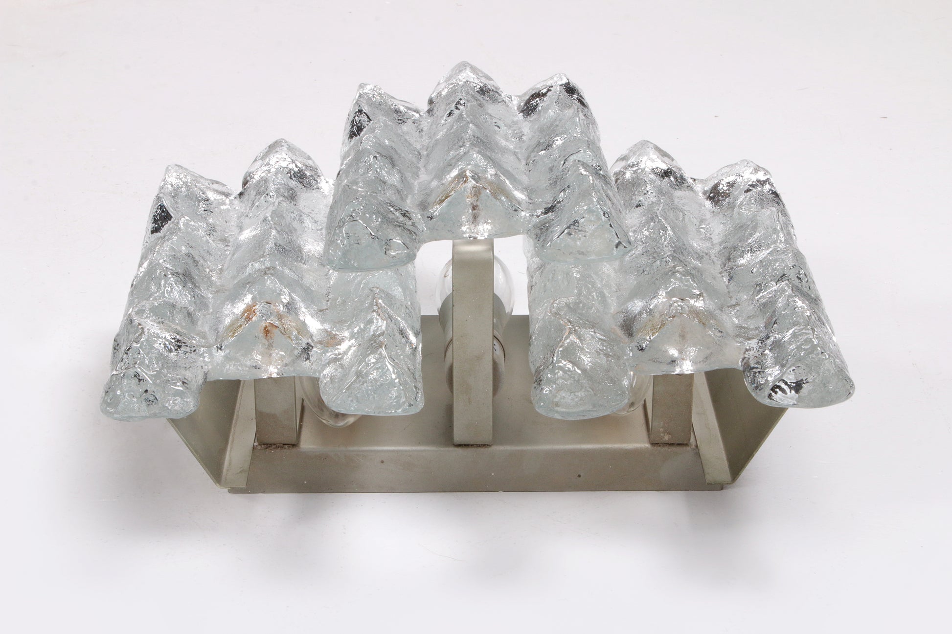 Kristallen ijsglas wandlamp ontwerp van J. T. Kalmar 1960