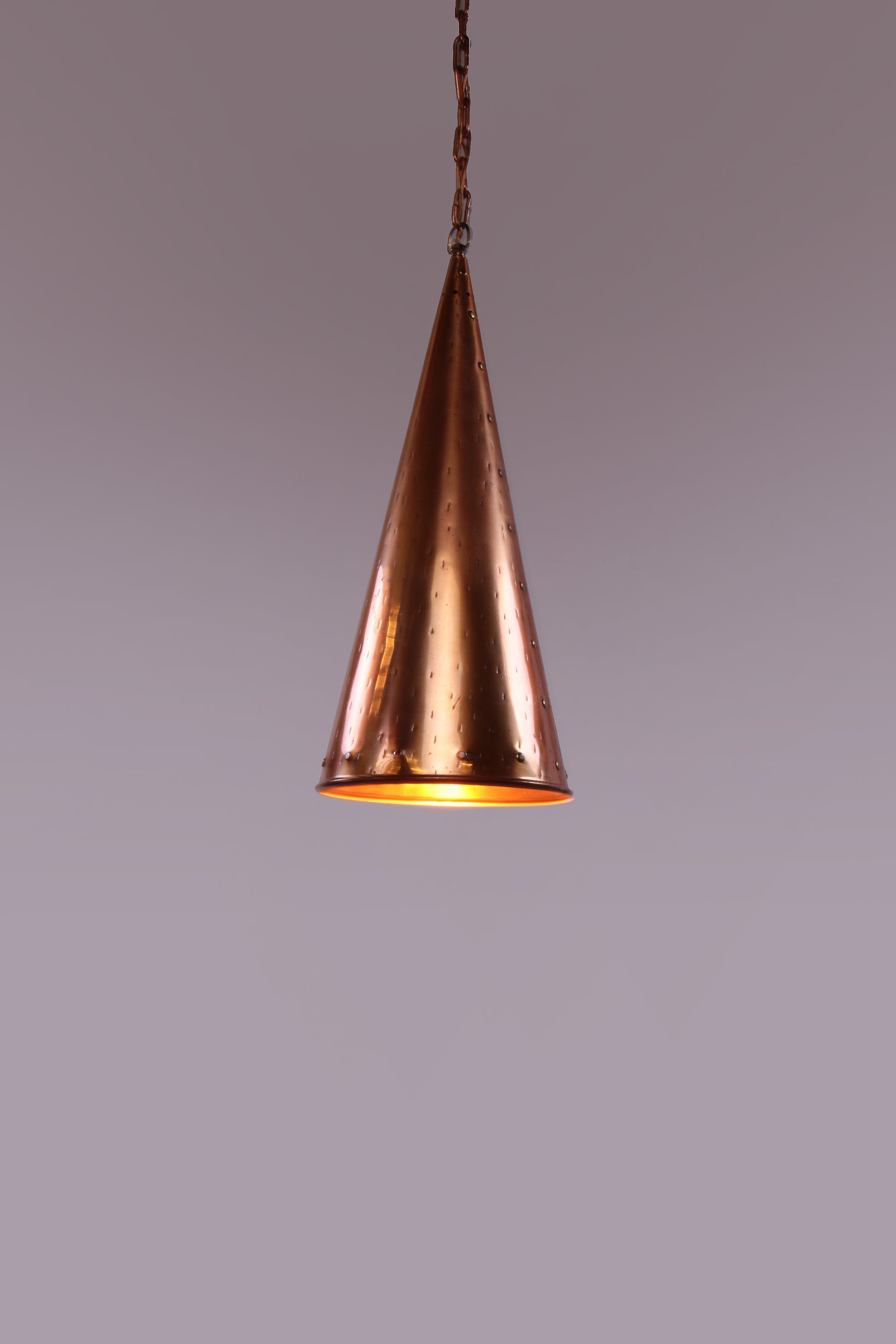 Deense met de hand gehamerde koperen hanglamp van E.S Horn Aalestrup, jaren 50