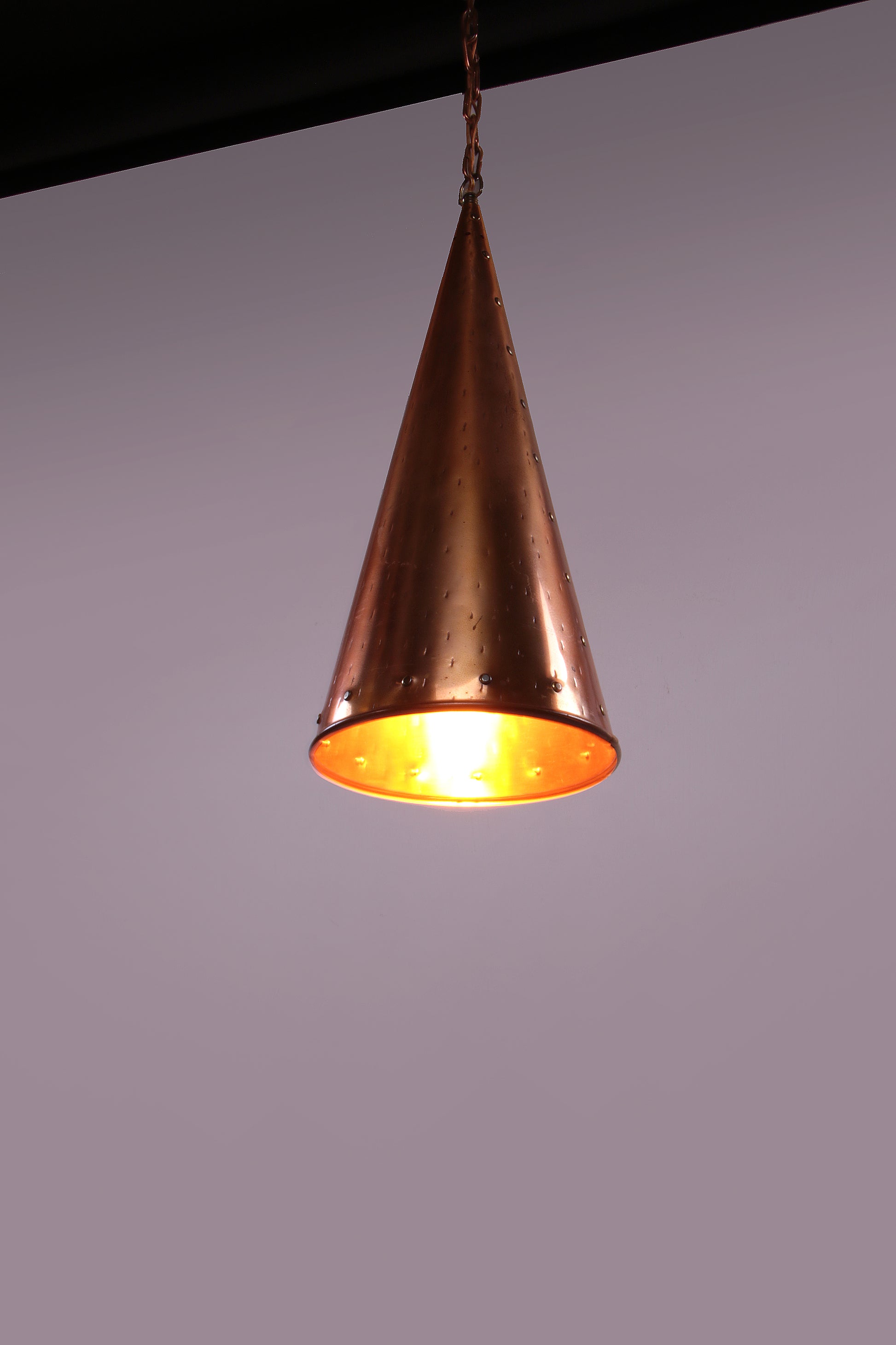 Deense met de hand gehamerde koperen hanglamp van E.S Horn Aalestrup, jaren 50