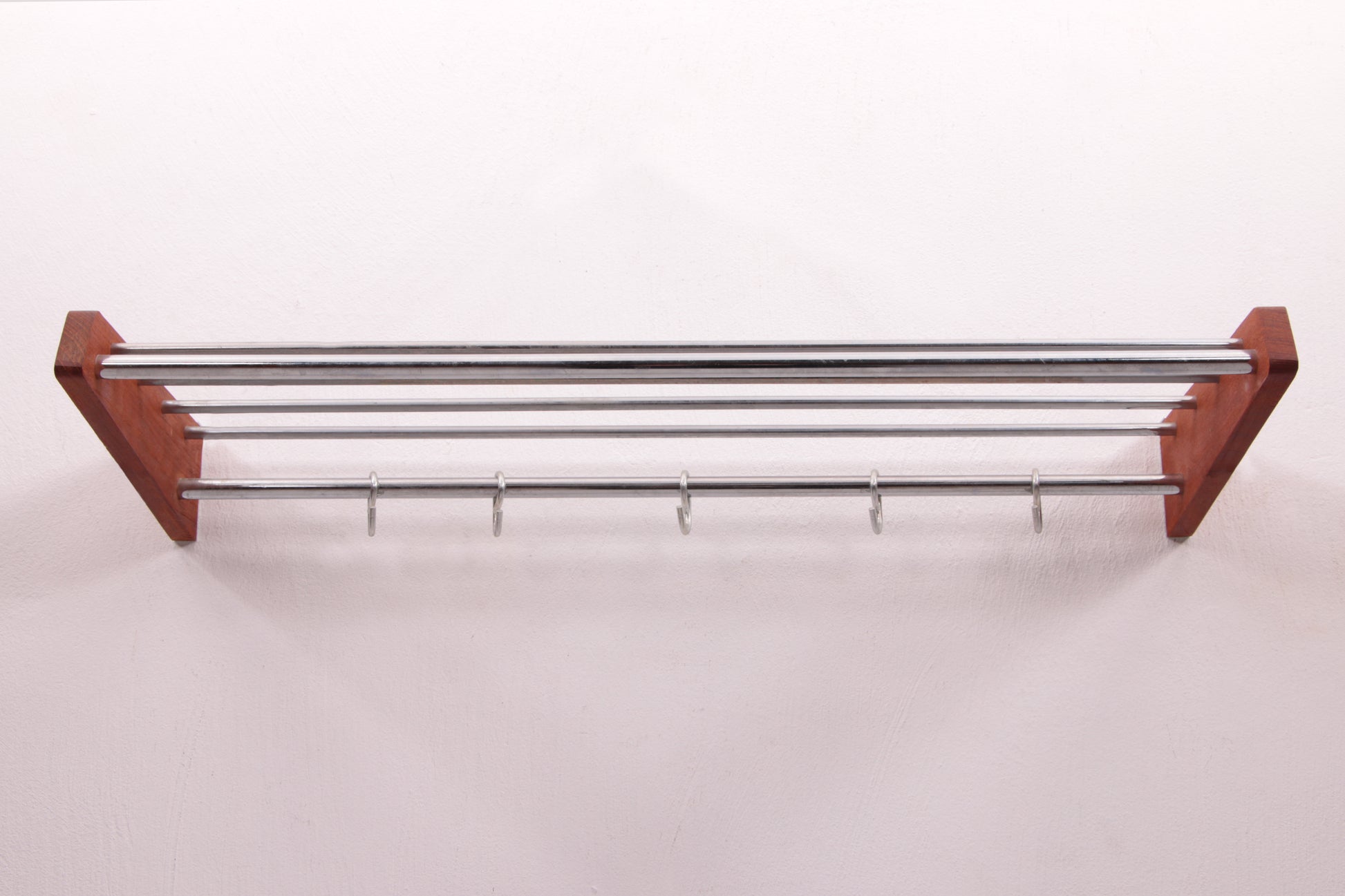 Deens Design Teakhouten Wand kapstok met chrome haken,60s.