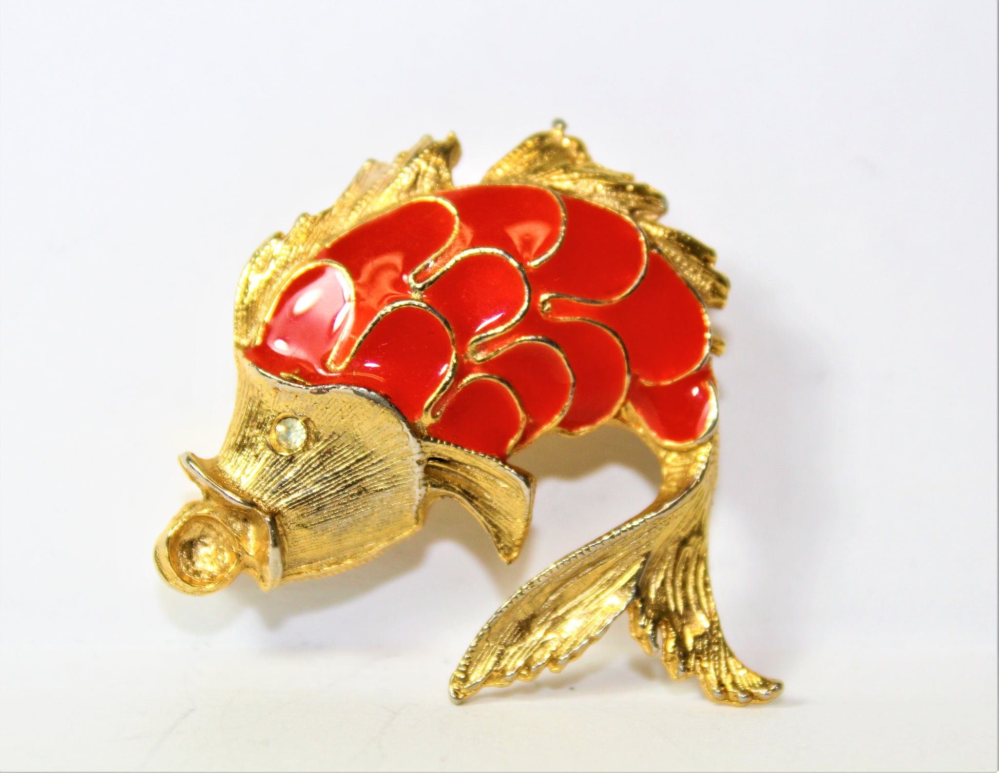 Diverse Vintage broches verschillende modelen gemaakt in 1960