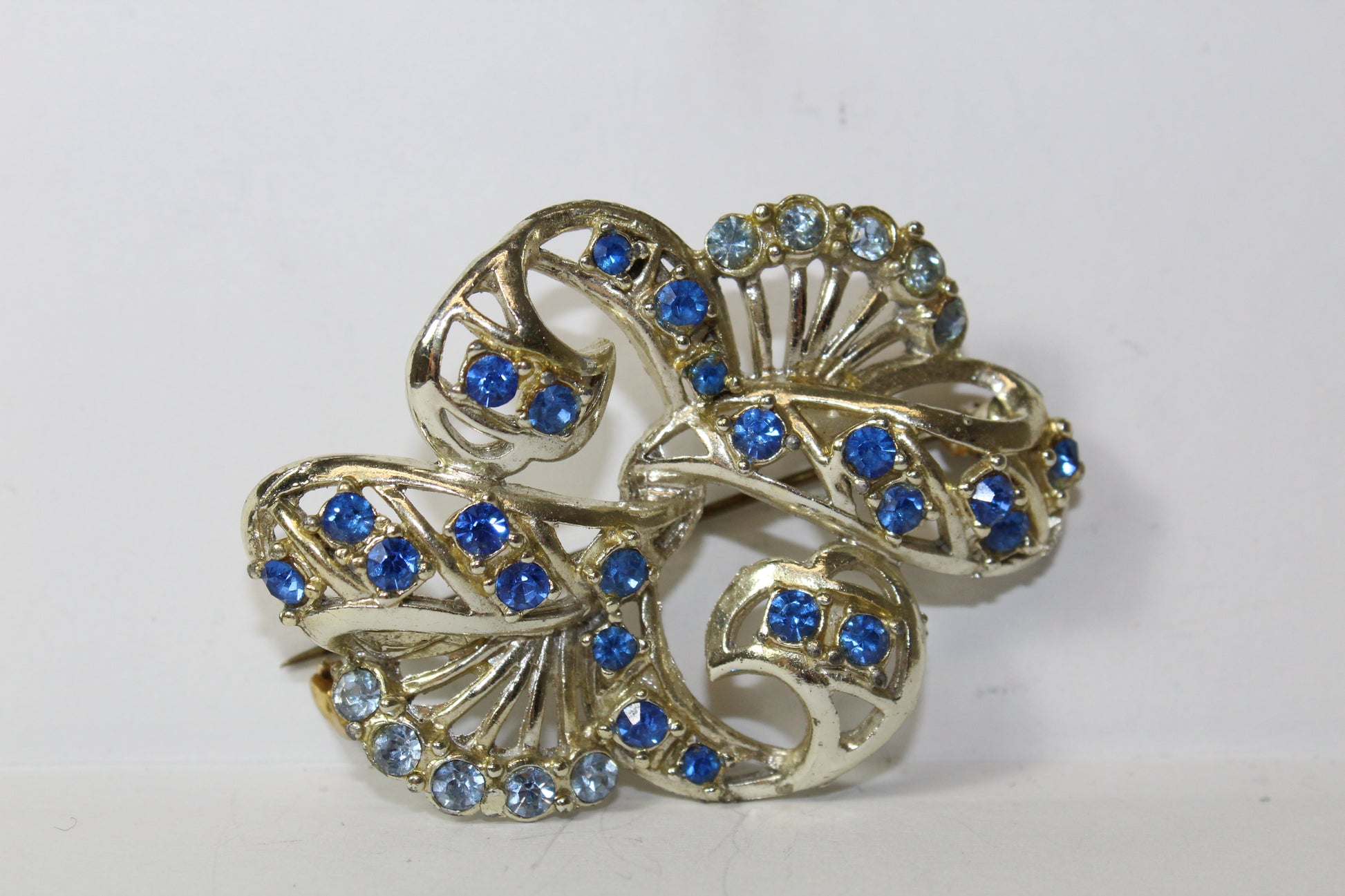 Diverse Vintage broches verschillende modelen gemaakt in 1960