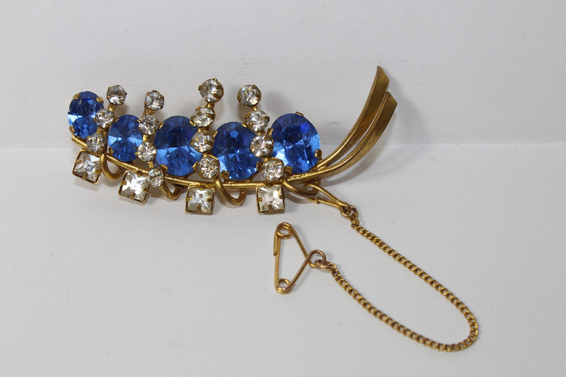 Diverse Vintage broches verschillende modelen gemaakt in 1960