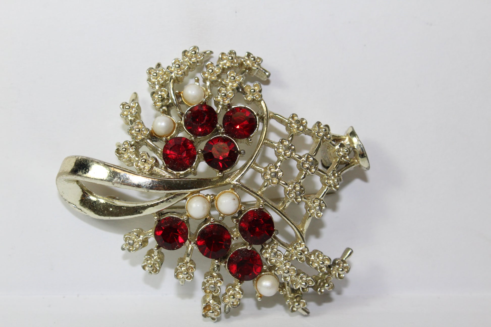 Diverse Vintage broches verschillende modelen gemaakt in 1960