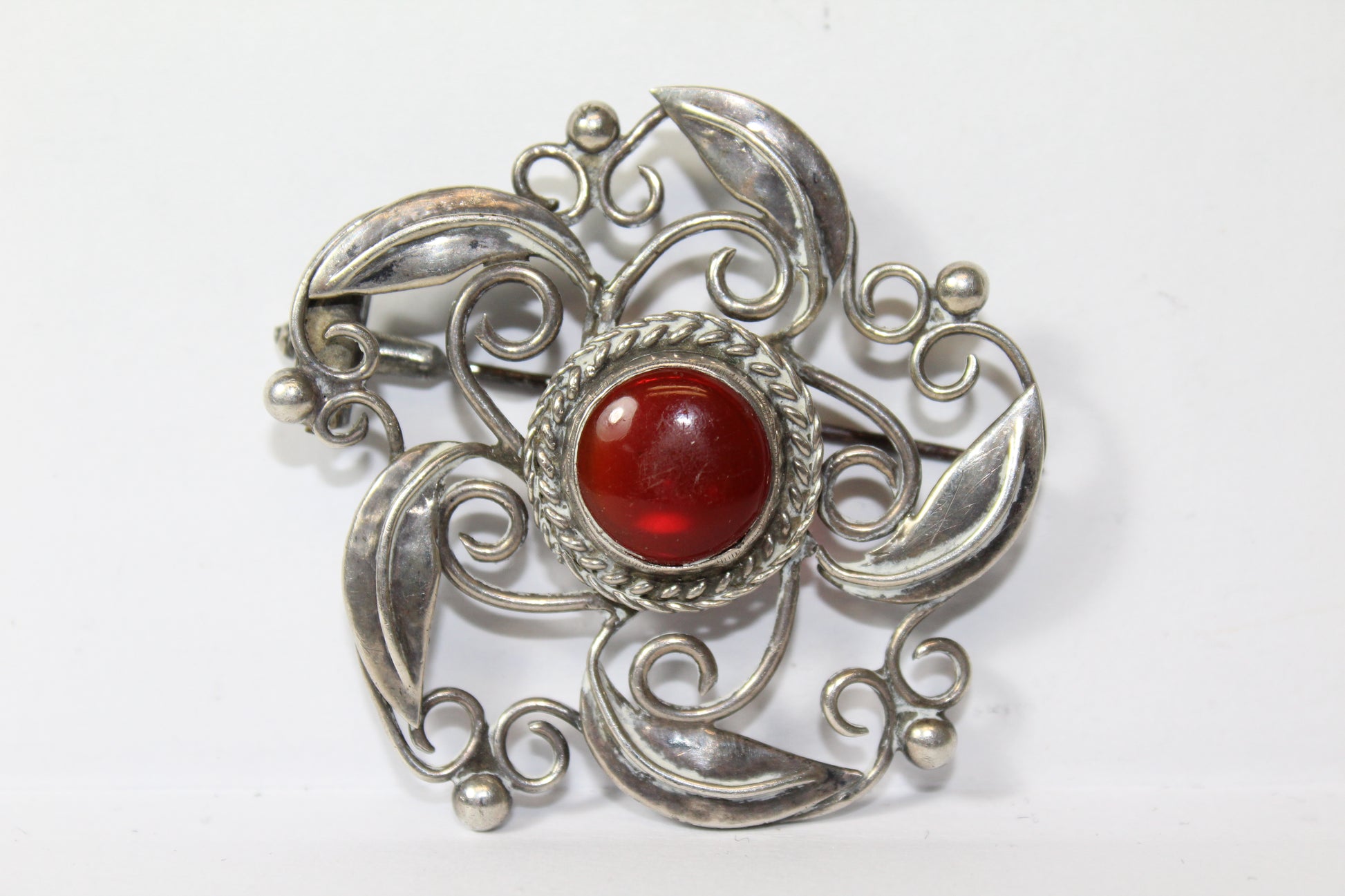Diverse Vintage broches verschillende modelen gemaakt in 1960