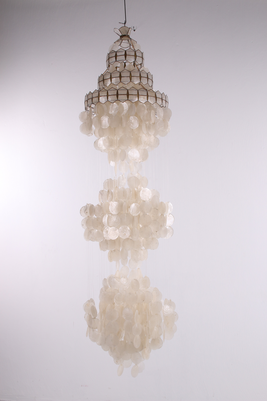 Vintage Windvanger kroonluchter gemaakt van Schelpen Verner Panton stijl jaren60 voorkant licht uit