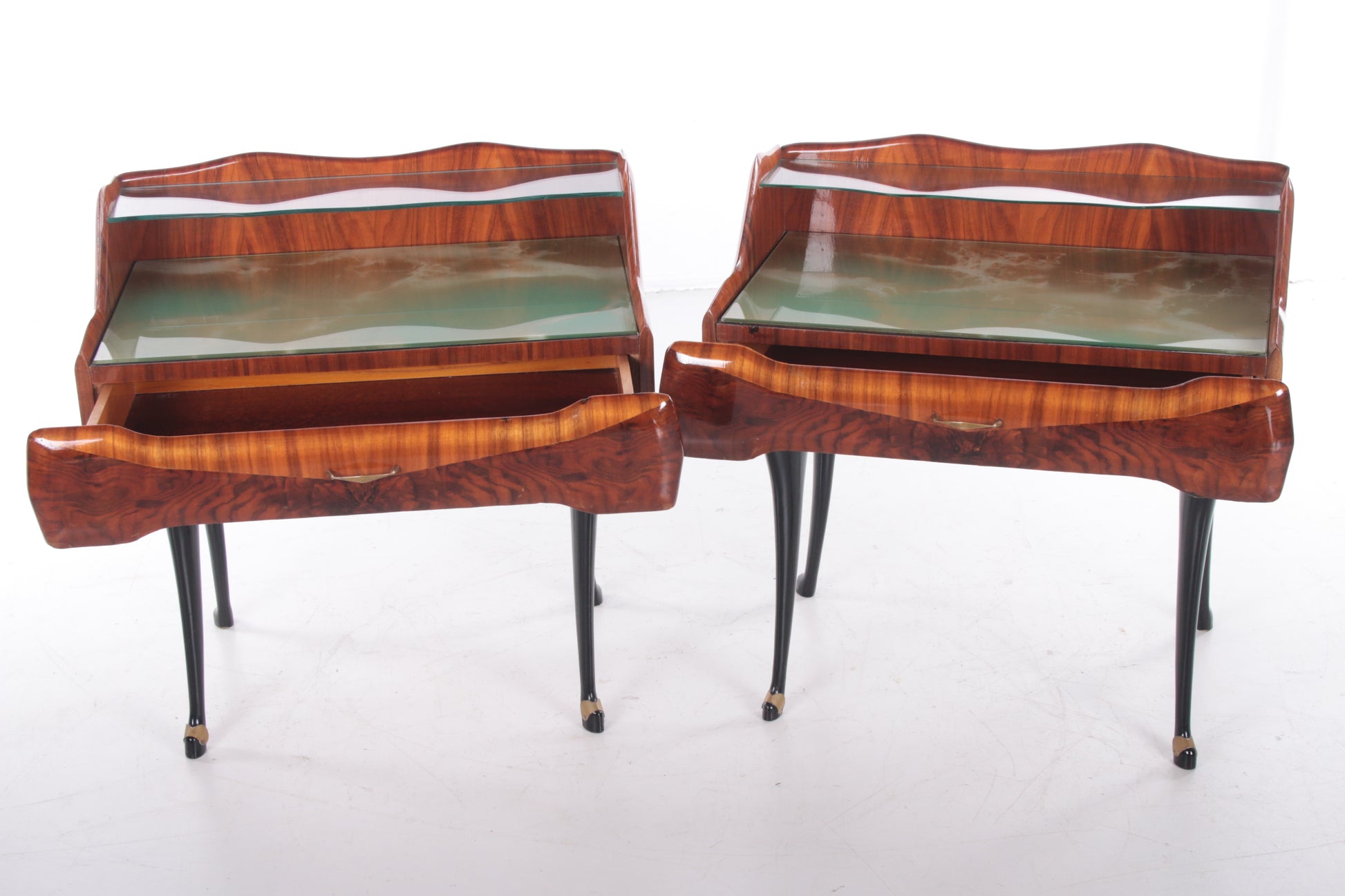 Mid-Century Moderne set Nachtkastjes van Paolo Buffa italie jaren 50 voorkant lades open