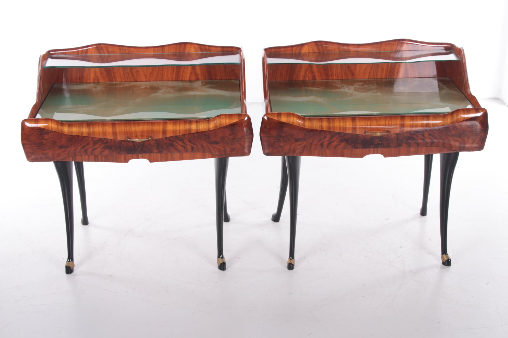 Mid-Century Moderne set Nachtkastjes van Paolo Buffa italie jaren 50 voorkant