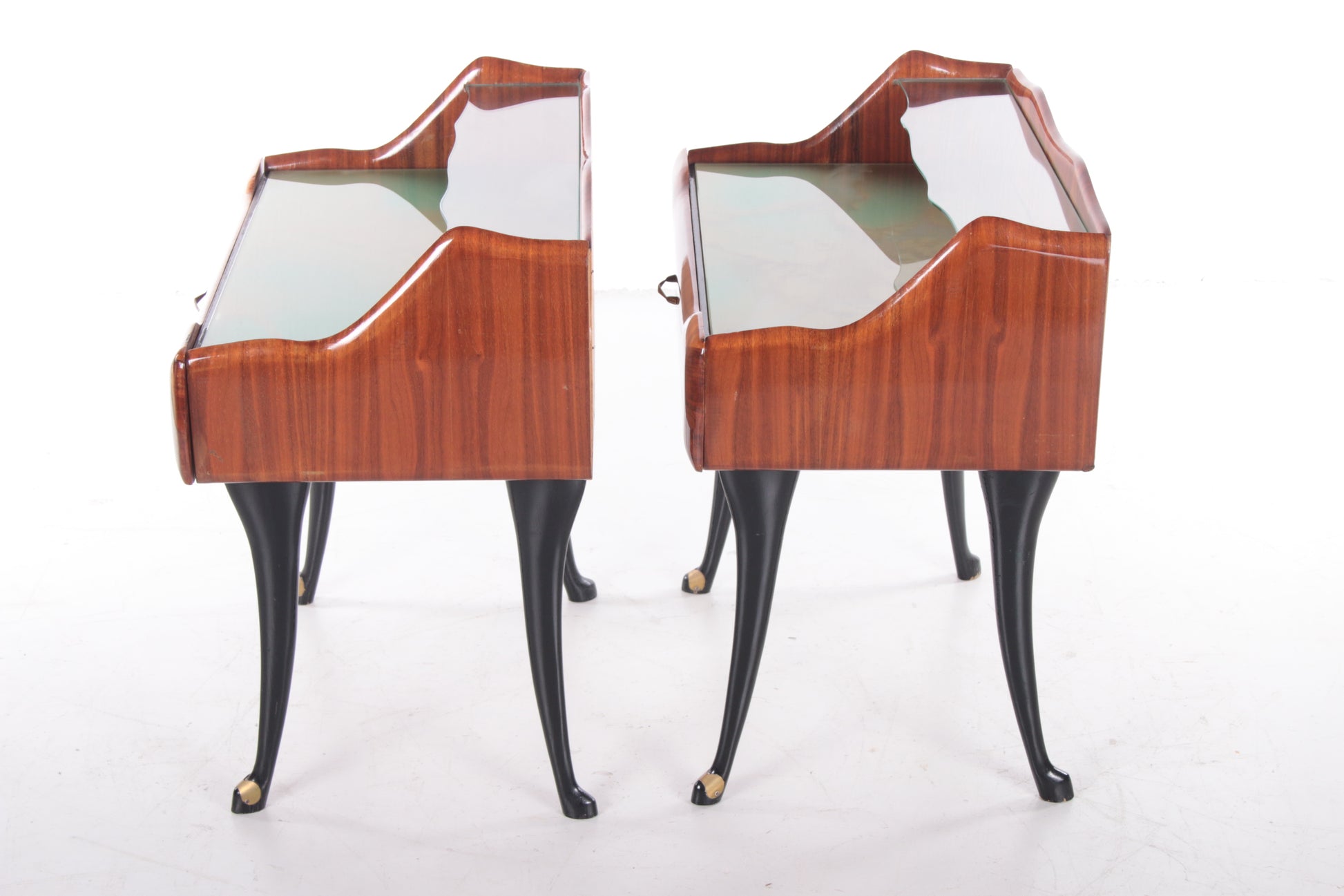 Mid-Century Moderne set Nachtkastjes van Paolo Buffa italie jaren 50 zijkant