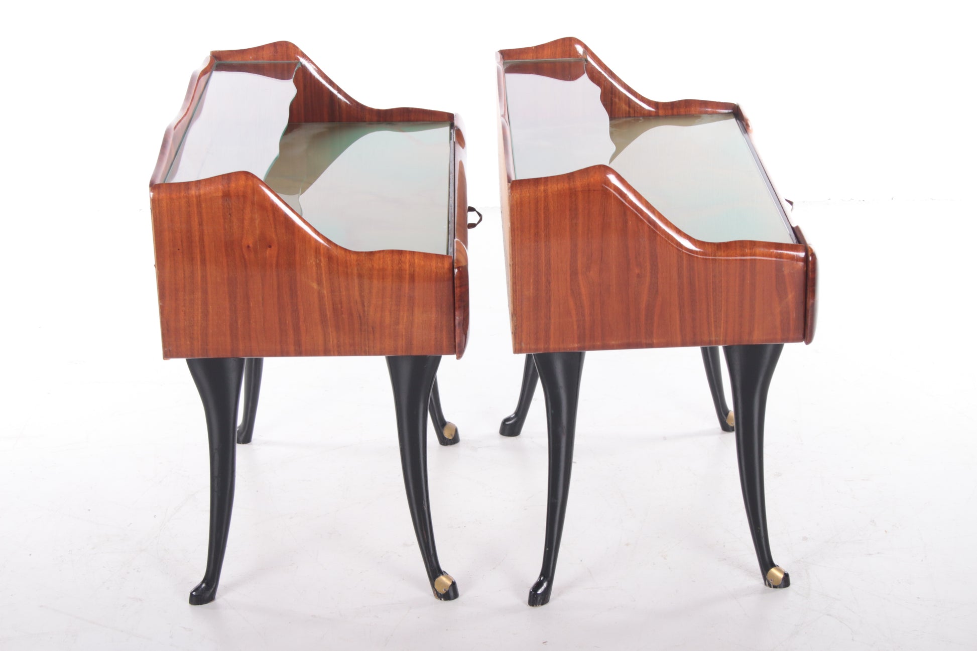 Mid-Century Moderne set Nachtkastjes van Paolo Buffa italie jaren 50 zijkant