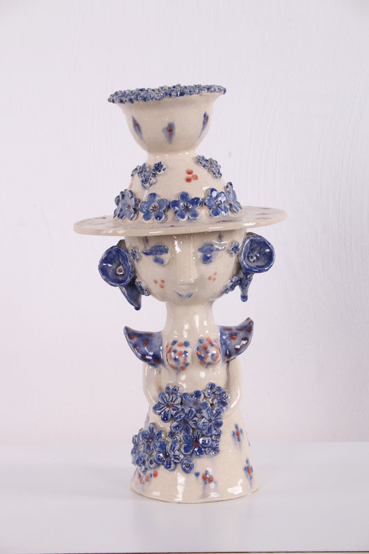 Deens Studio Keramiek Vrouw figuur met schaal en hoed als deksel 1960s voorkant