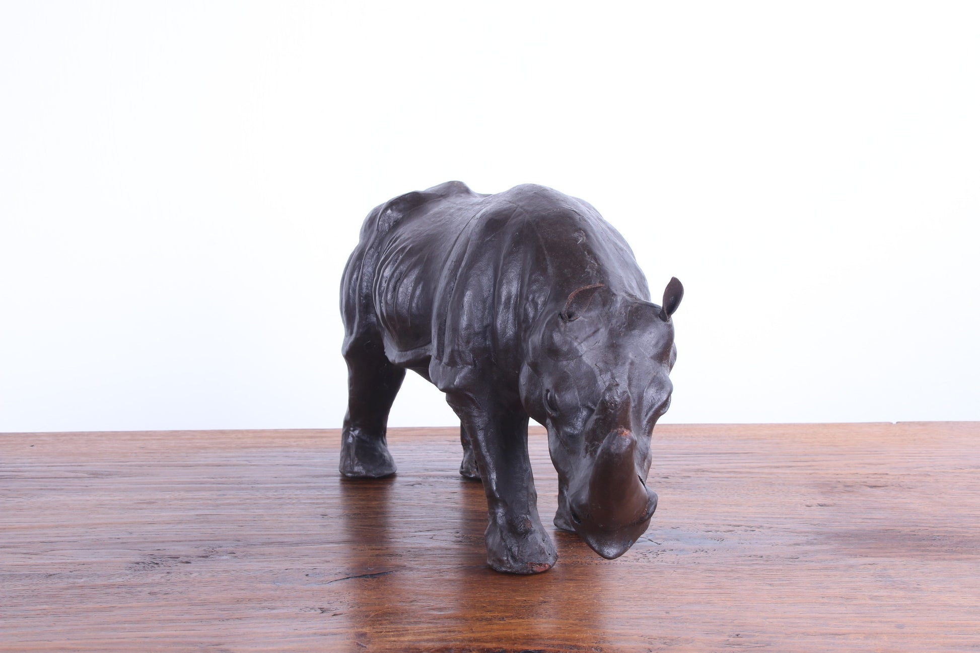 Oude Engelse leren Neushoorn gemaakt in de jaren 50 voorkant