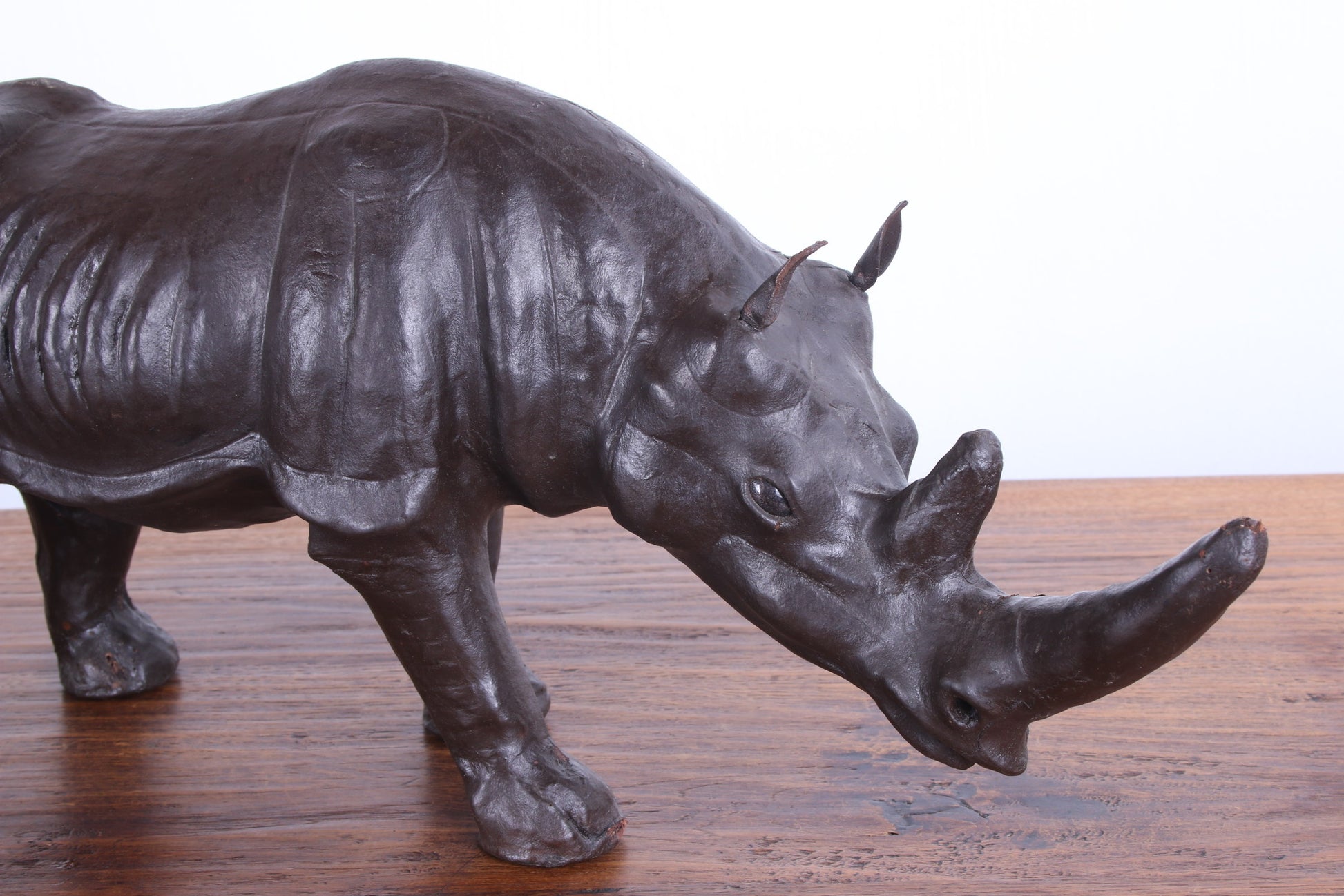 Oude Engelse leren Neushoorn gemaakt in de jaren 50 detail hoofd