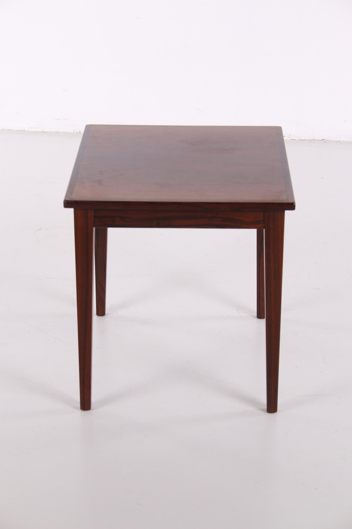 Mooi Pallisander plantentafel of bijzettafel jaren60 zijkant