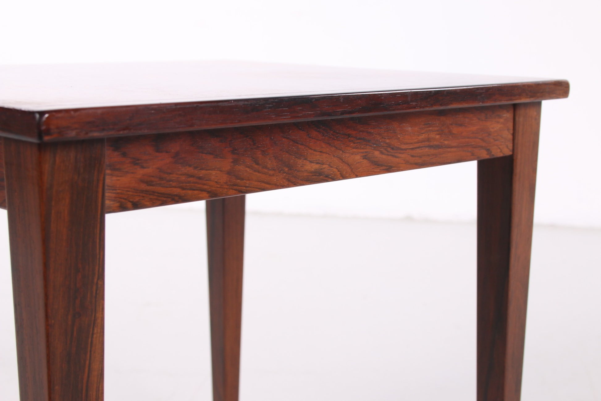 Mooi Pallisander plantentafel of bijzettafel jaren60 detail rand