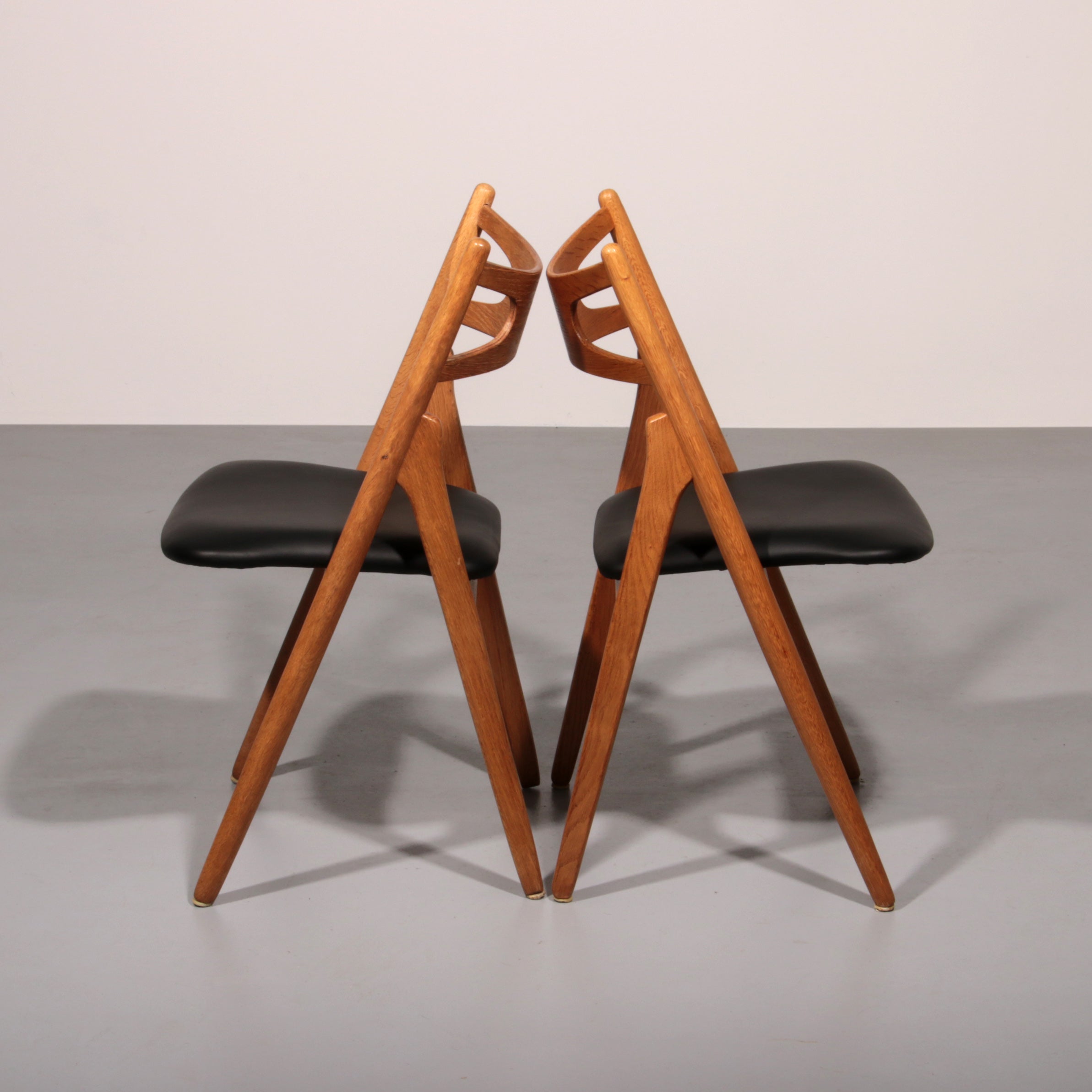 Hans J Wegner Dining Room Set 8 CH29 Sawbuck Chairs & AT 310 Table