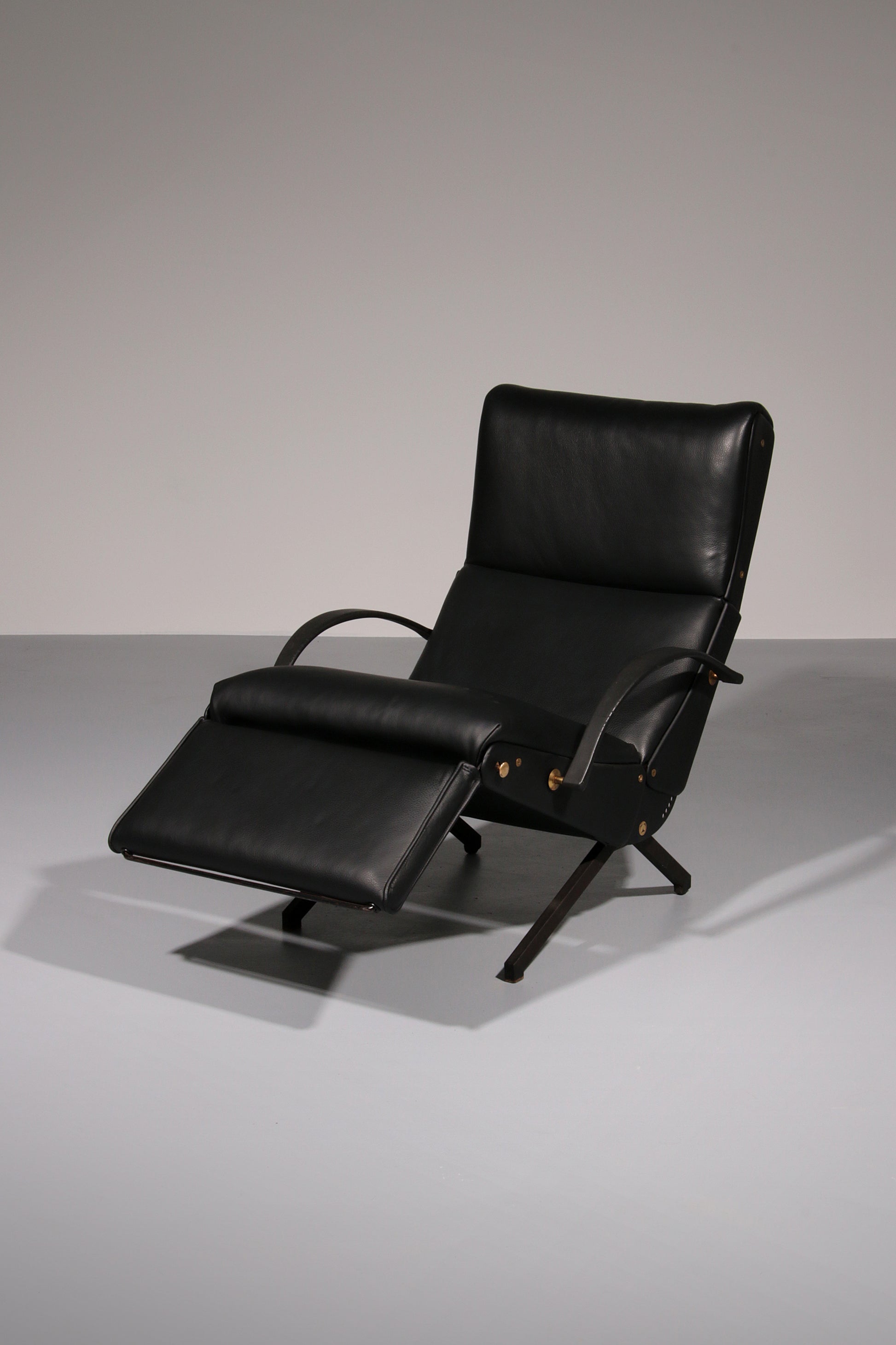 Italian Black Leather Adjustable P40 Relax Chair by Osvaldo Borsani Tecno.