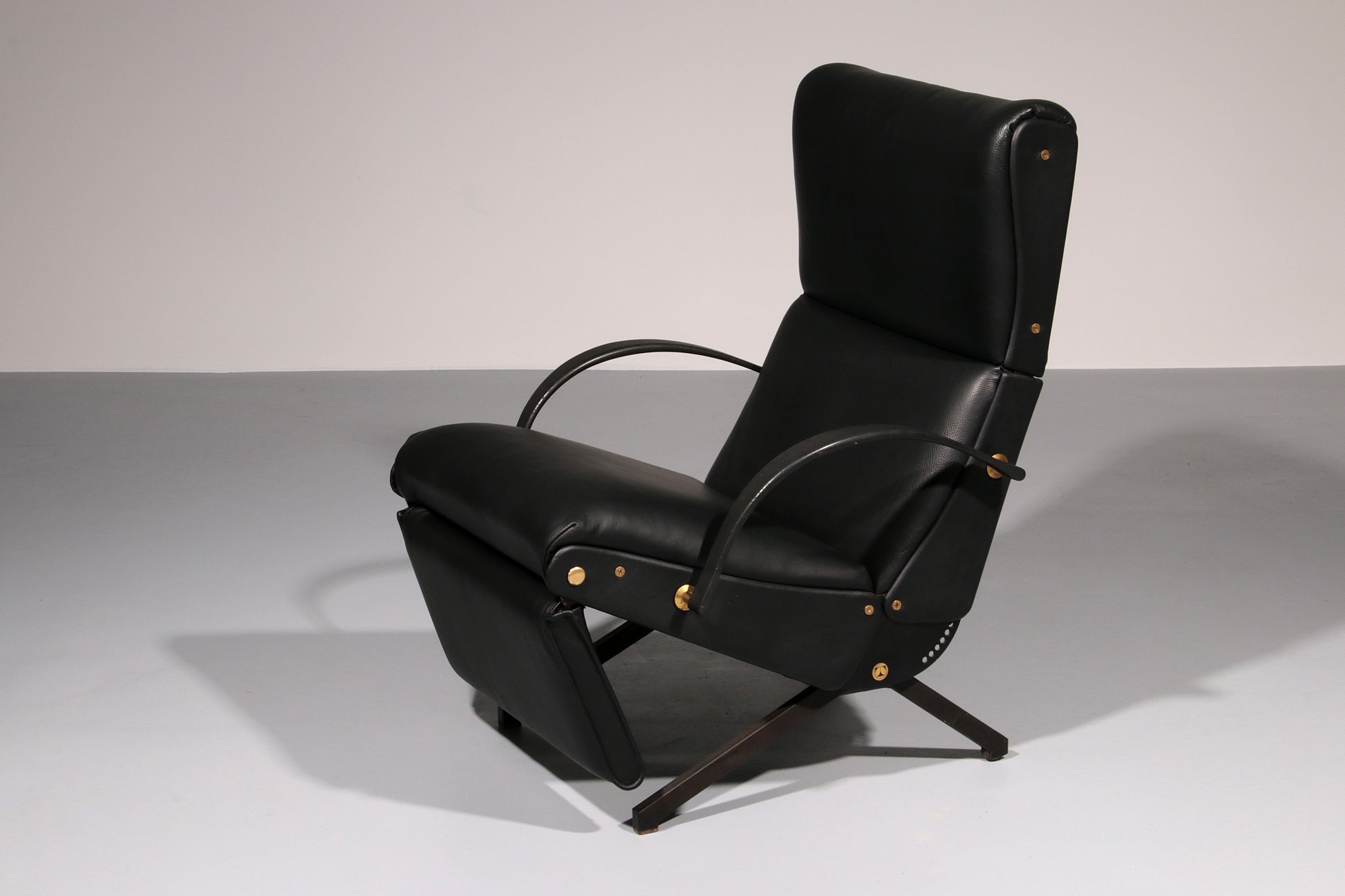 Italian Black Leather Adjustable P40 Relax Chair by Osvaldo Borsani Tecno.