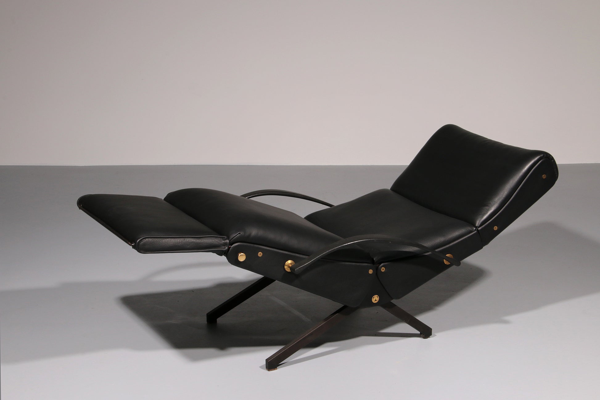 Italian Black Leather Adjustable P40 Relax Chair by Osvaldo Borsani Tecno.