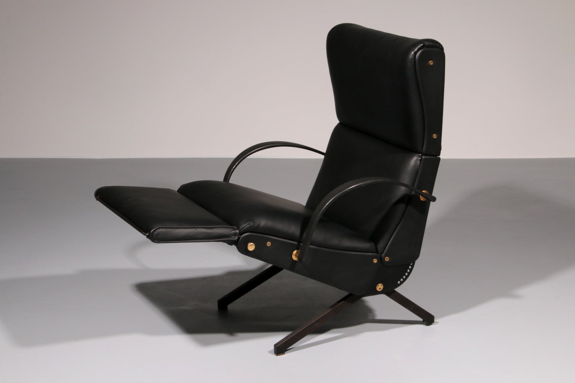 Italian Black Leather Adjustable P40 Relax Chair by Osvaldo Borsani Tecno.