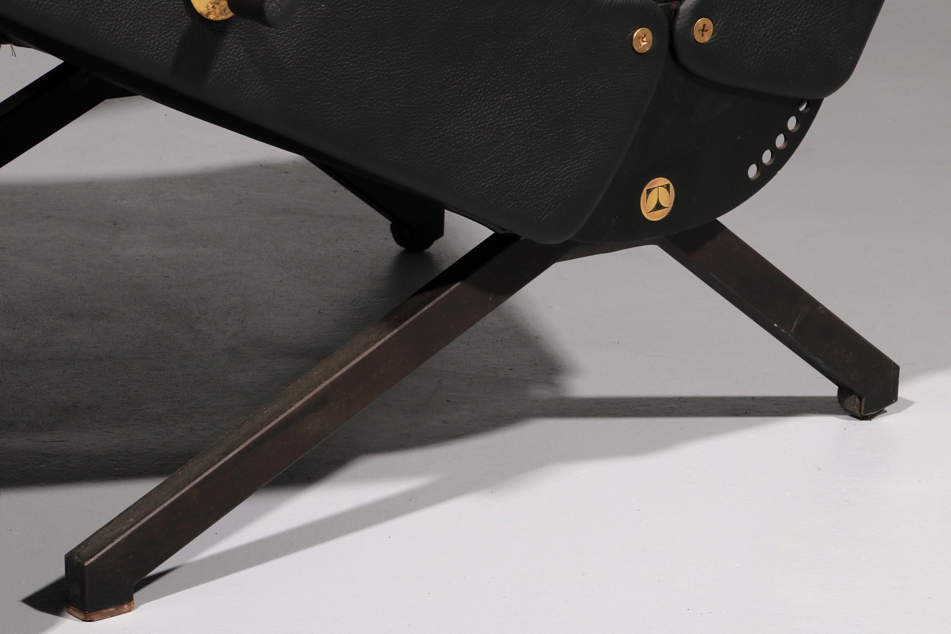 Italian Black Leather Adjustable P40 Relax Chair by Osvaldo Borsani Tecno.