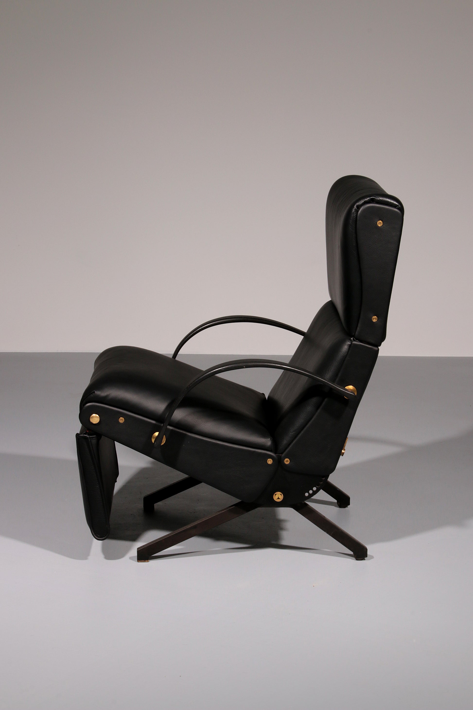 Italian Black Leather Adjustable P40 Relax Chair by Osvaldo Borsani Tecno.