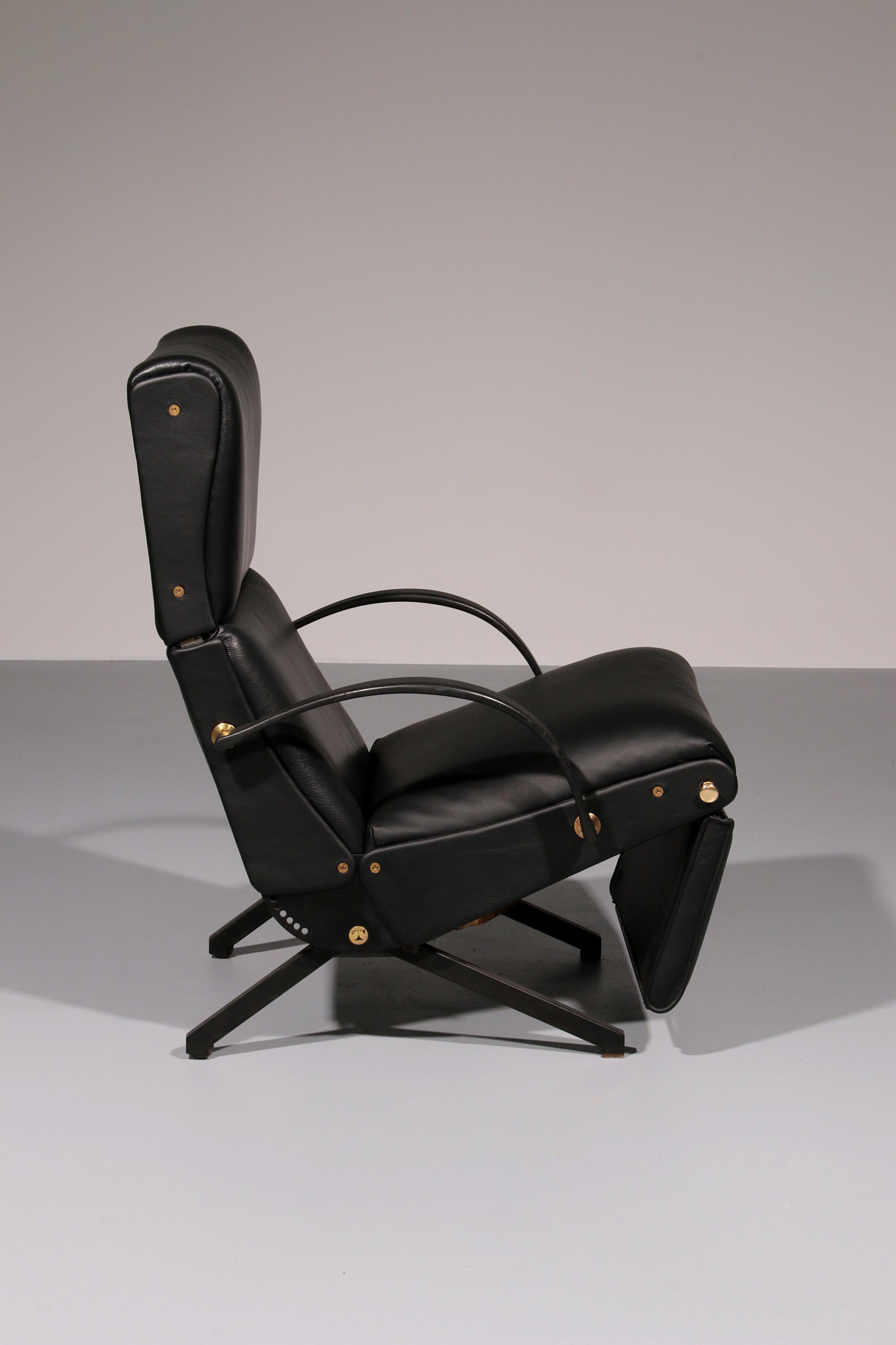 Italian Black Leather Adjustable P40 Relax Chair by Osvaldo Borsani Tecno.