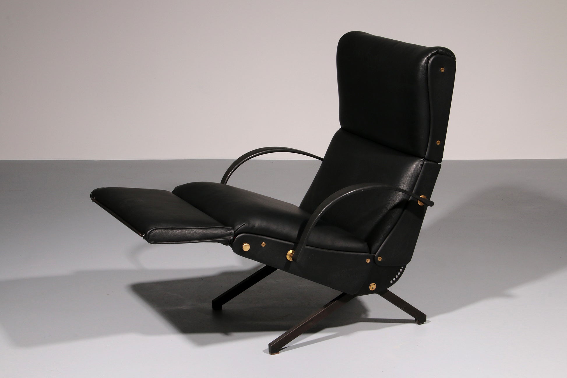 Italian Black Leather Adjustable P40 Relax Chair by Osvaldo Borsani Tecno.