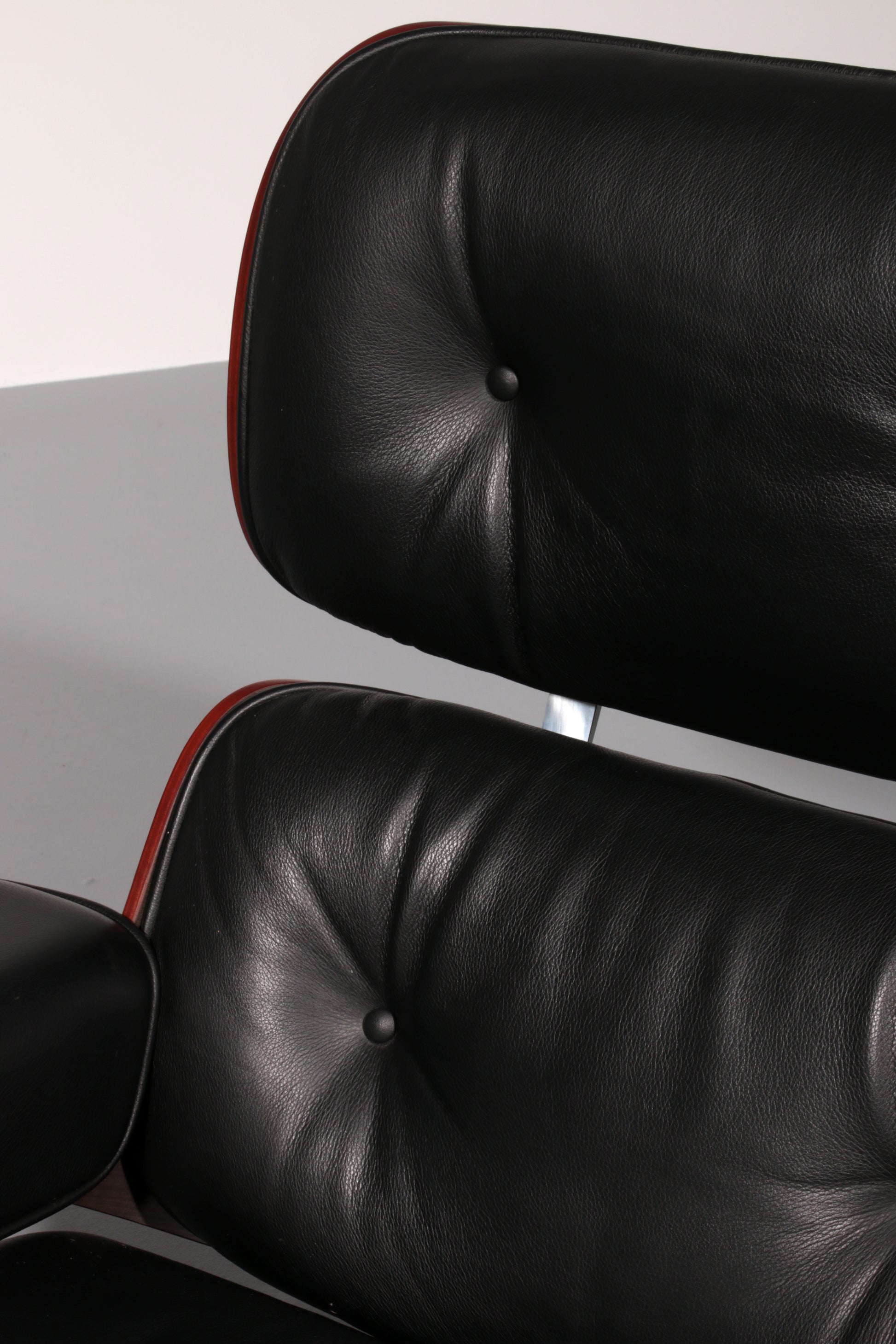 Vitra Eames Lounge Chair & Ottoman in Black leather