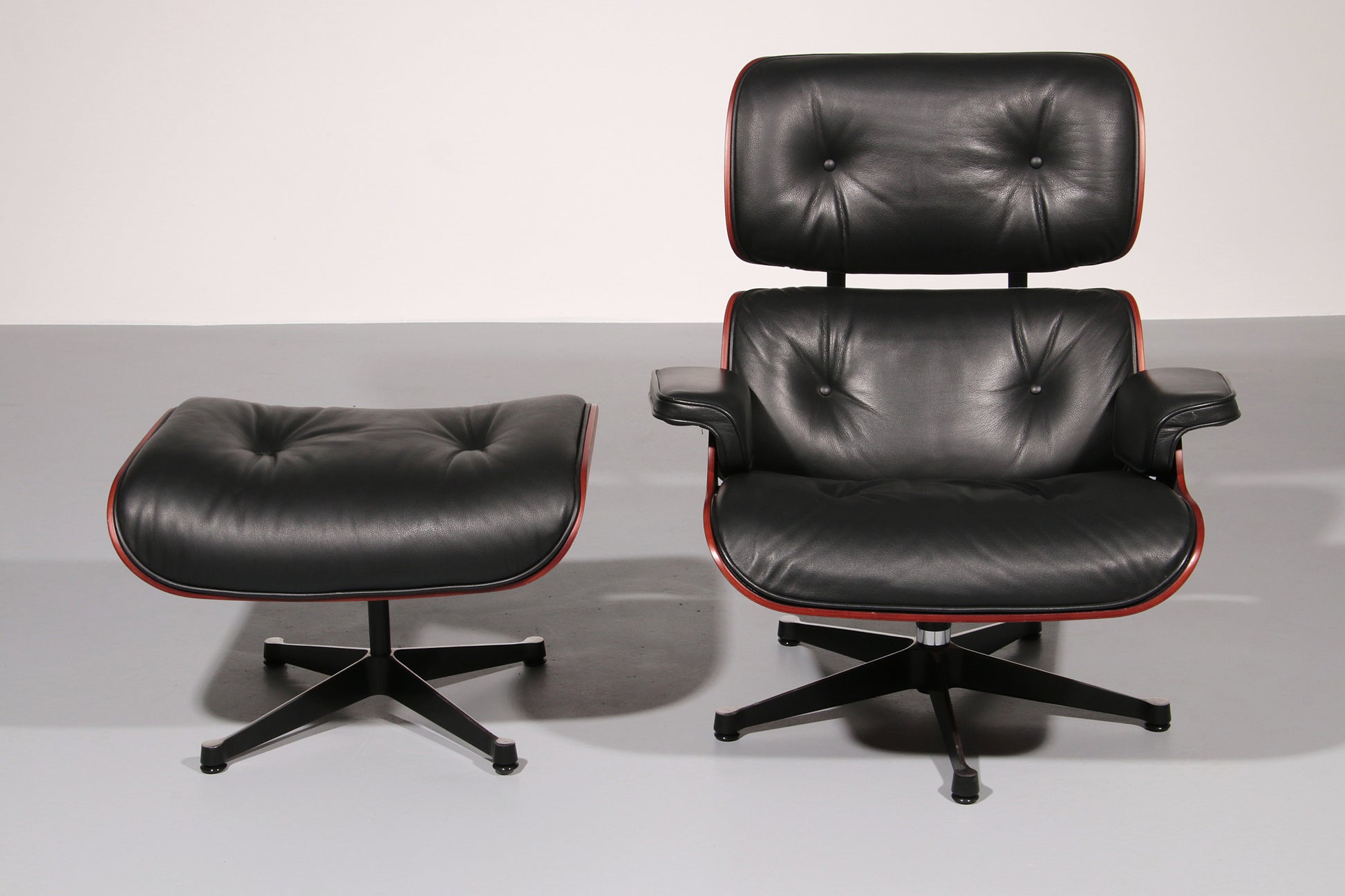 Vitra Eames Lounge Chair & Ottoman in Black leather