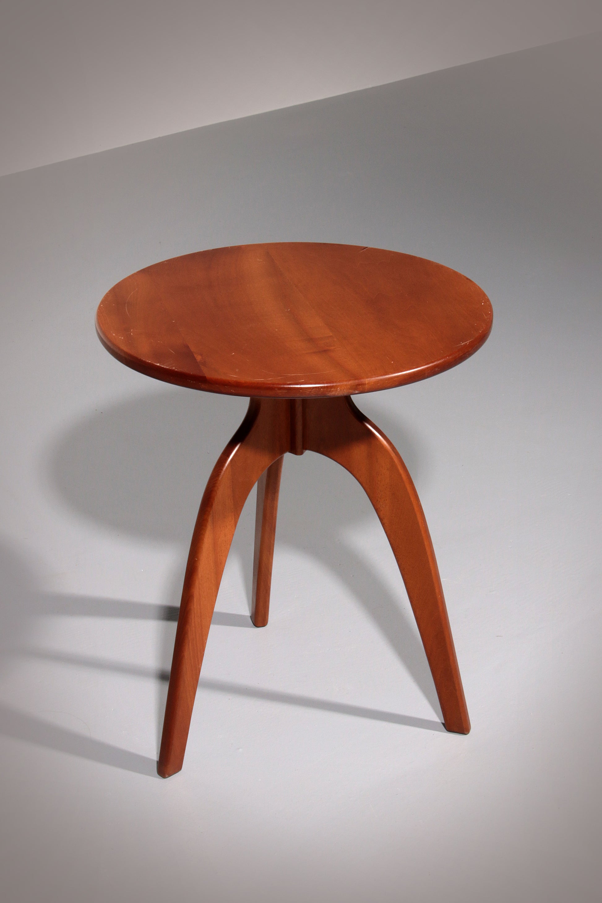 Italian Craftsmanship Round Side Table from the 60s