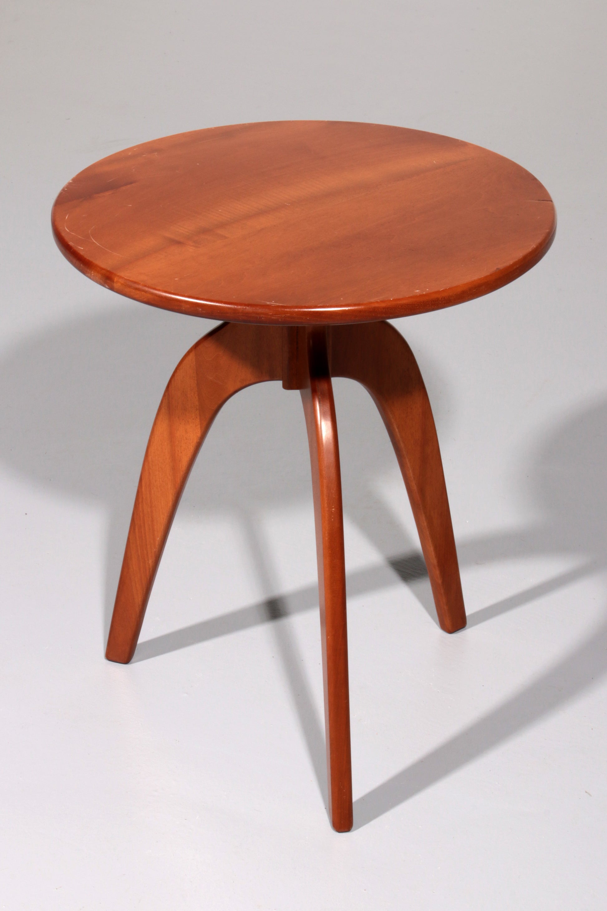 Italian Craftsmanship Round Side Table from the 60s