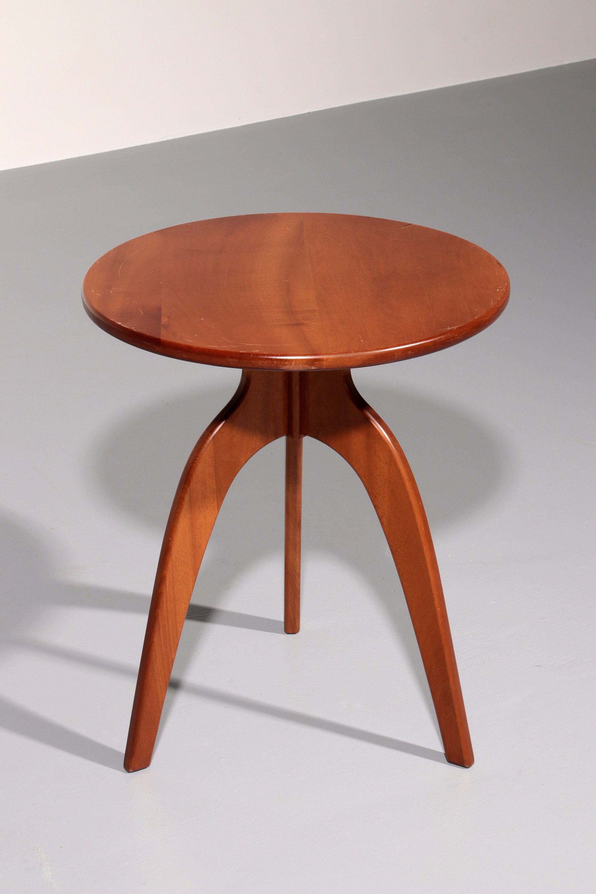 Italian Craftsmanship Round Side Table from the 60s