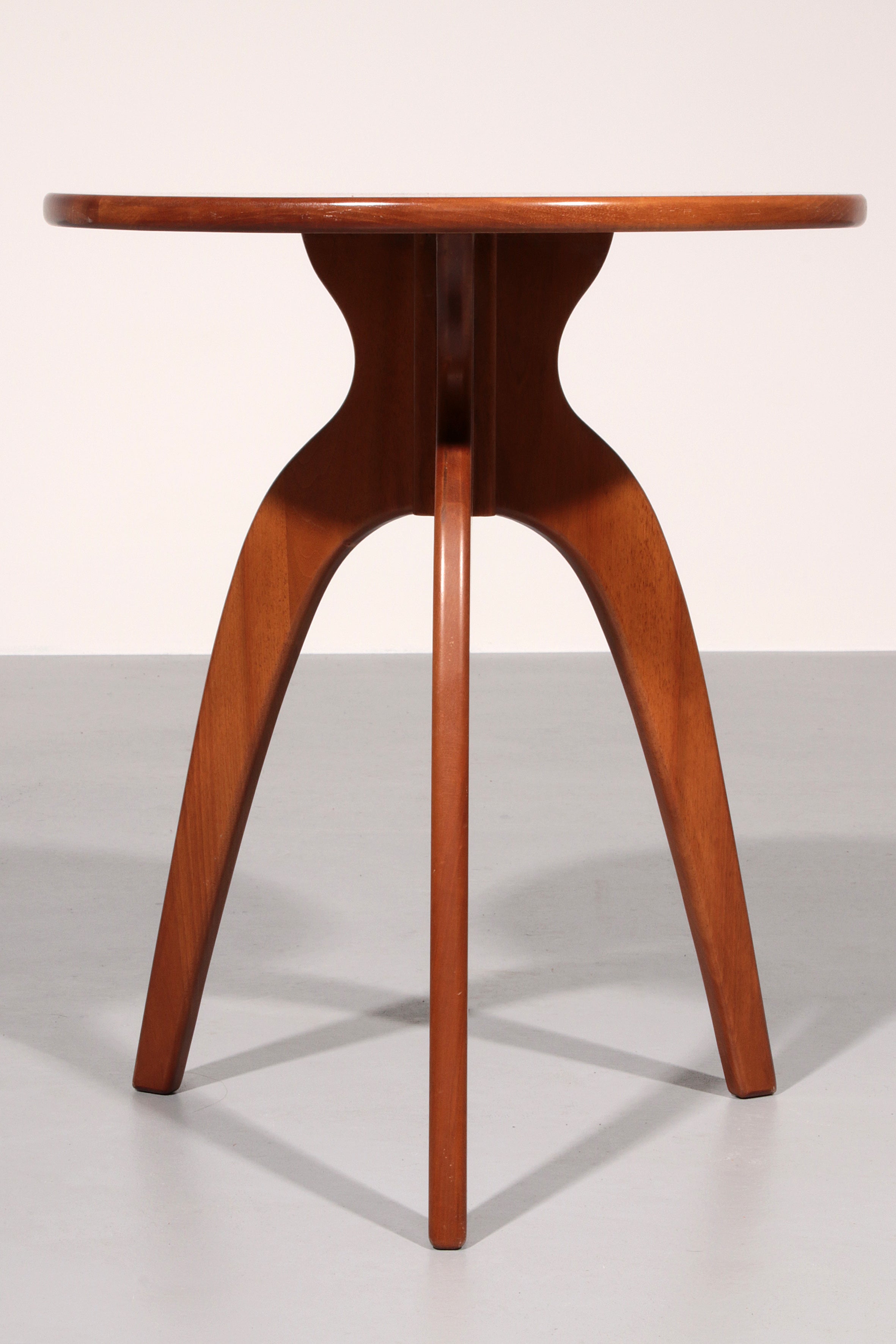 Italian Craftsmanship Round Side Table from the 60s