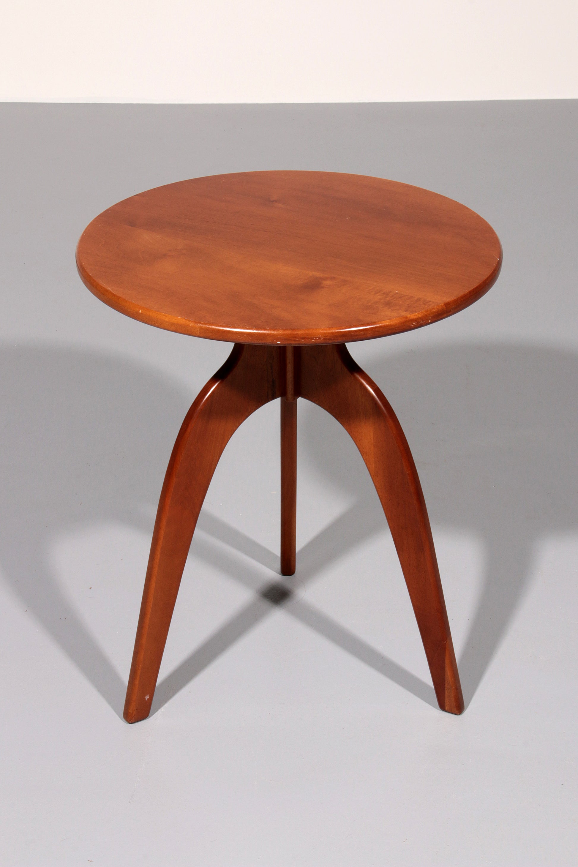 Italian Craftsmanship Round Side Table from the 60s