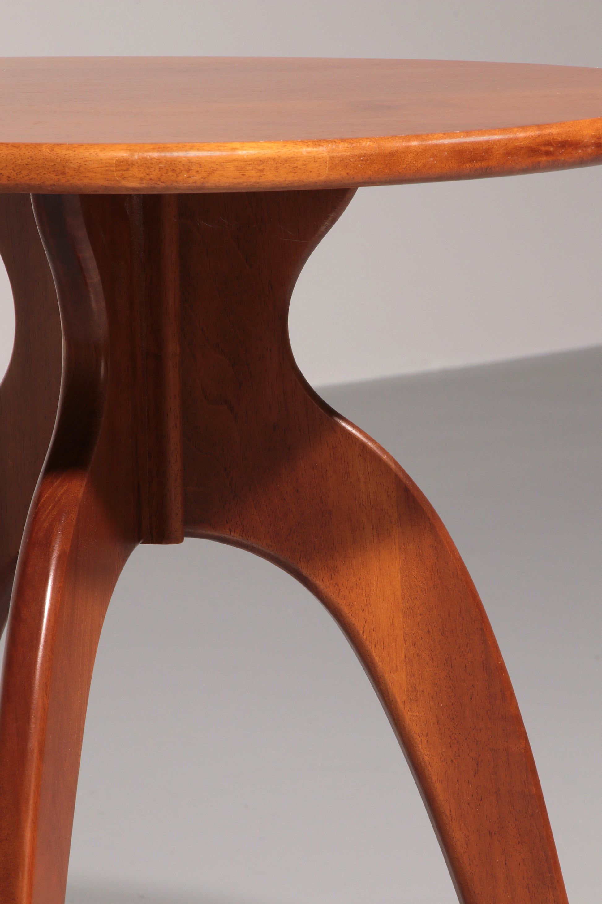 Italian Craftsmanship Round Side Table from the 60s