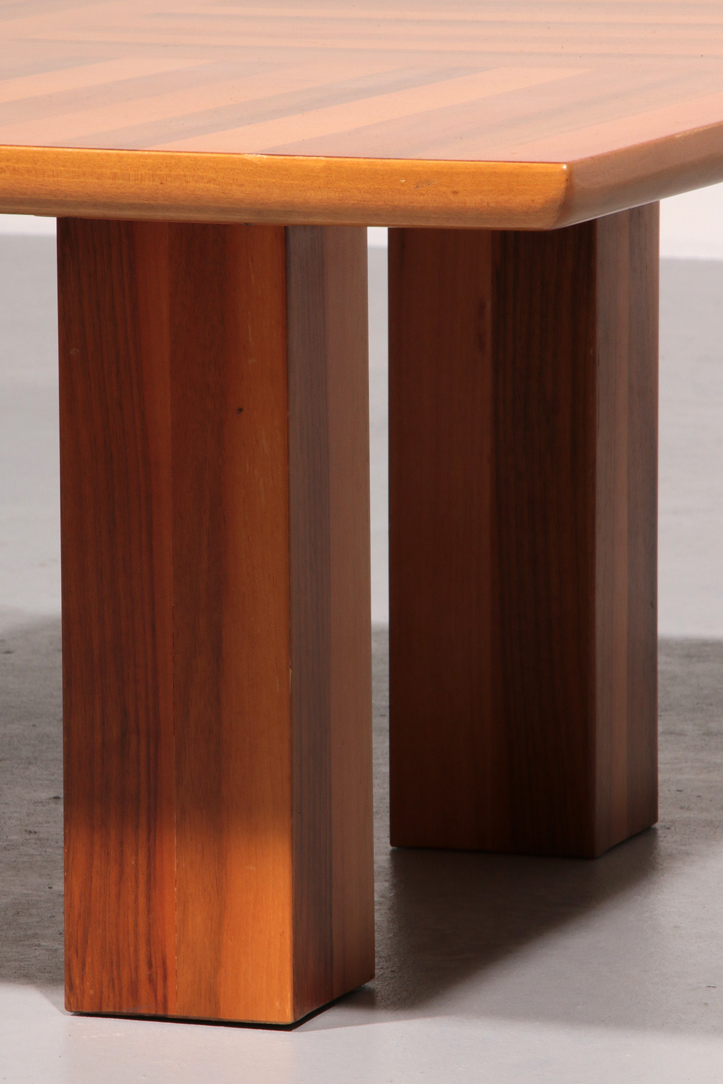  Bellini’s Exquisite Walnut Coffee Table – A Masterpiece of Italian Modernism 1970