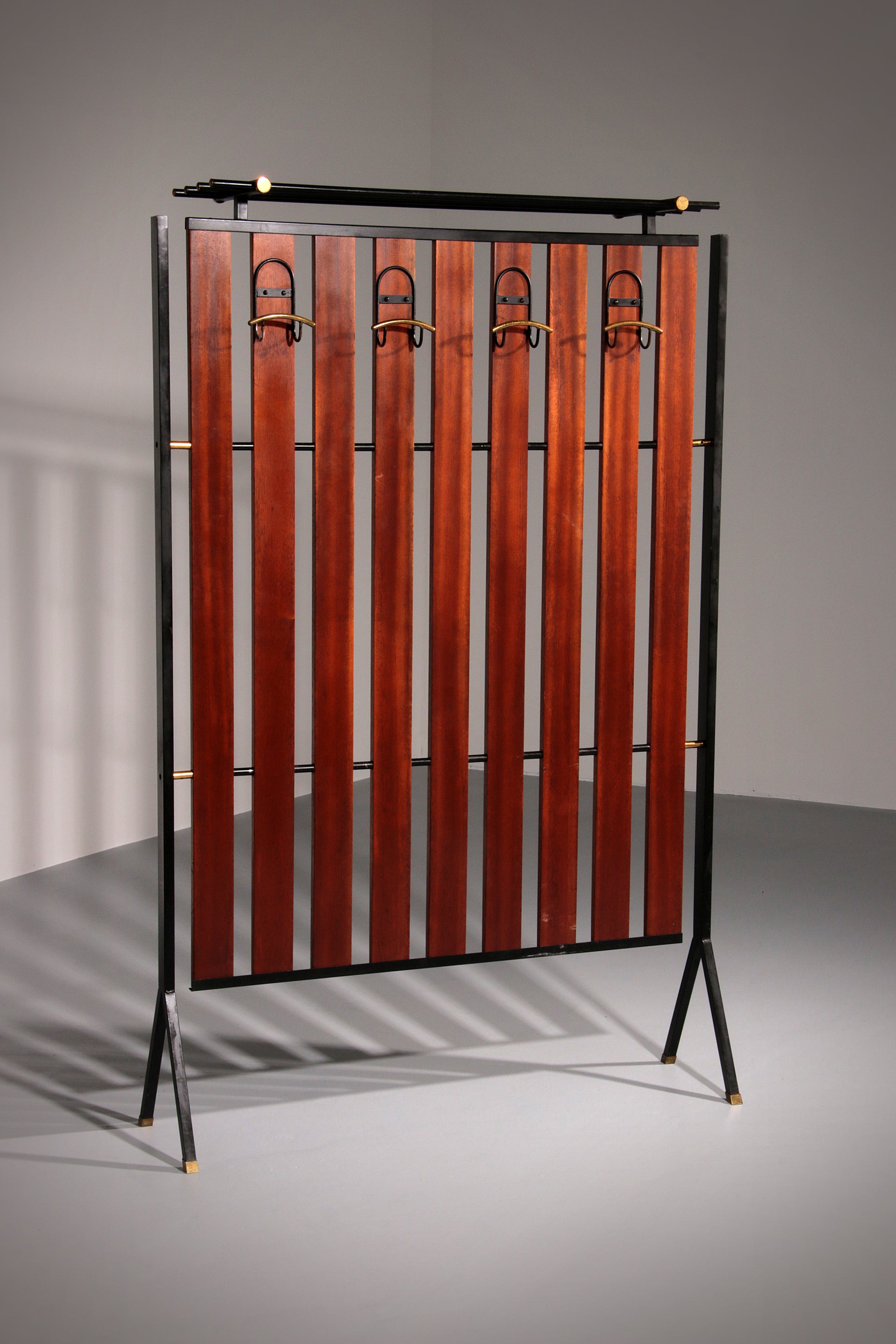 Italian Vintage Elegance – Brass and Teak Wall Clothes Hanger from the 1950s-1960s