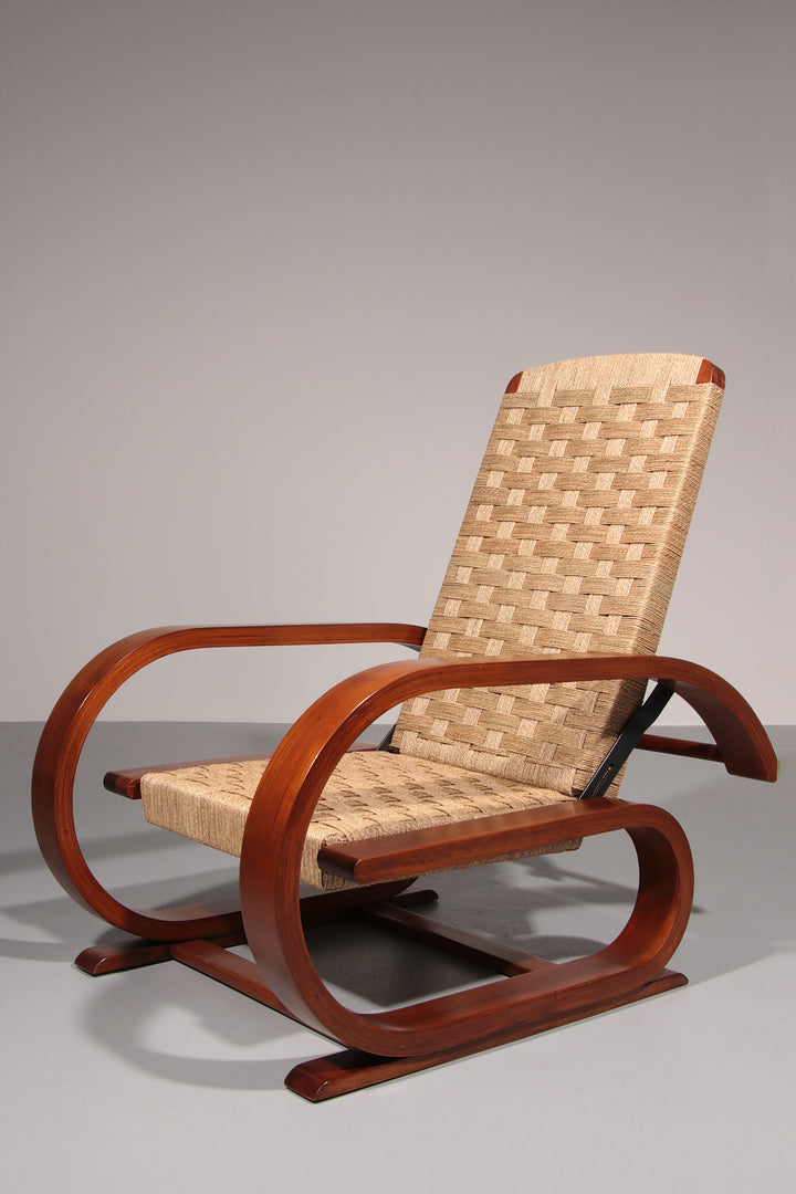 An exceptionally rare and elegant reclining lounge chair from 1950s Italy,