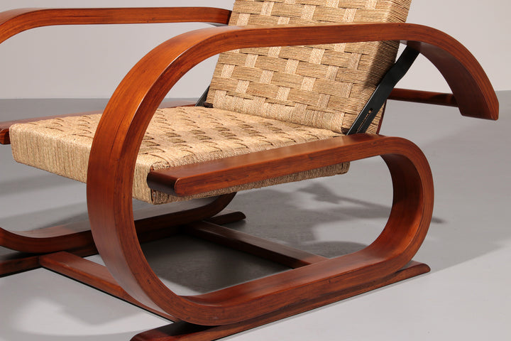 An exceptionally rare and elegant reclining lounge chair from 1950s Italy,