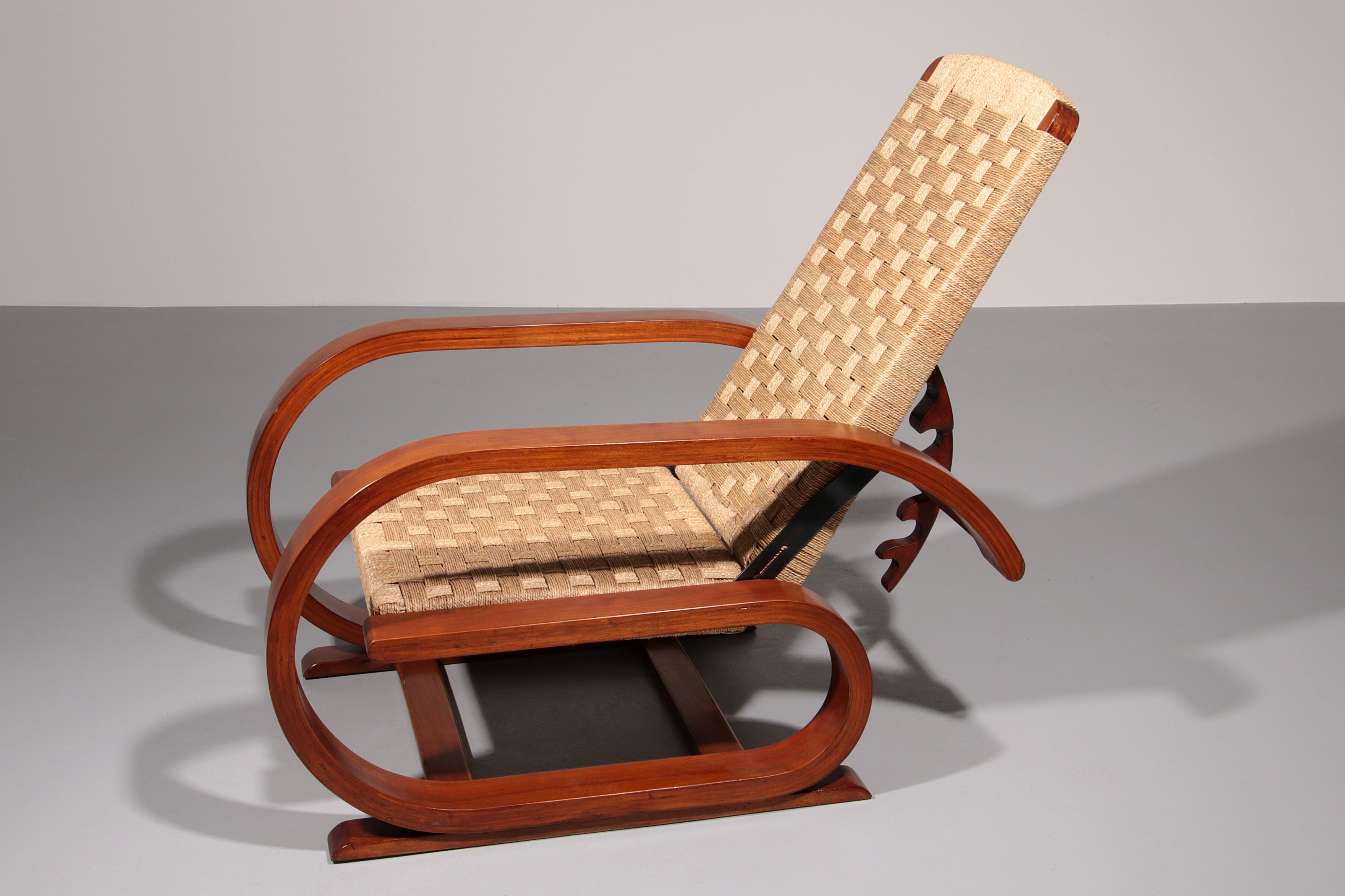 An exceptionally rare and elegant reclining lounge chair from 1950s Italy,