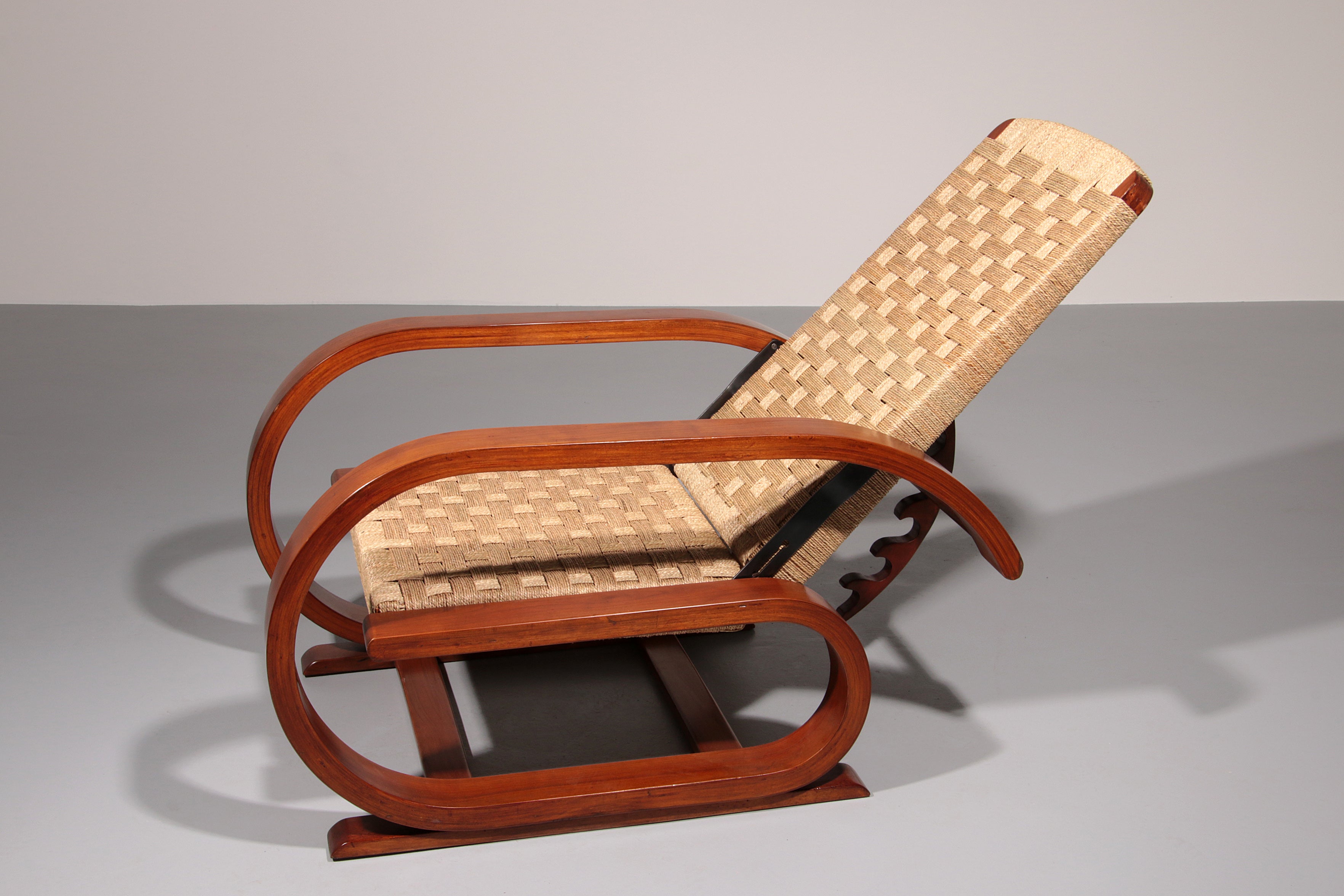 An exceptionally rare and elegant reclining lounge chair from 1950s Italy,